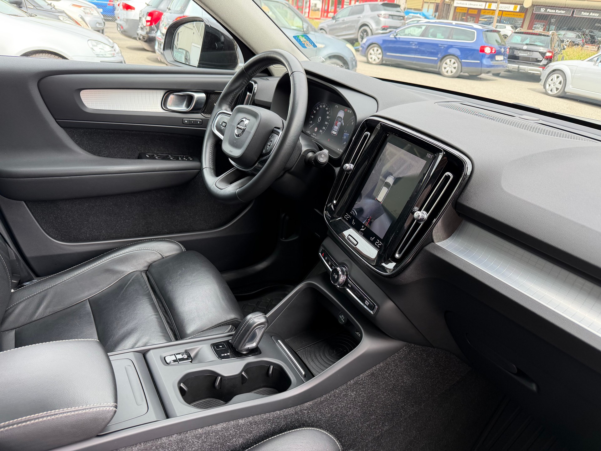 VOLVO XC40 D4 AWD Momentum Geartronic-image-14