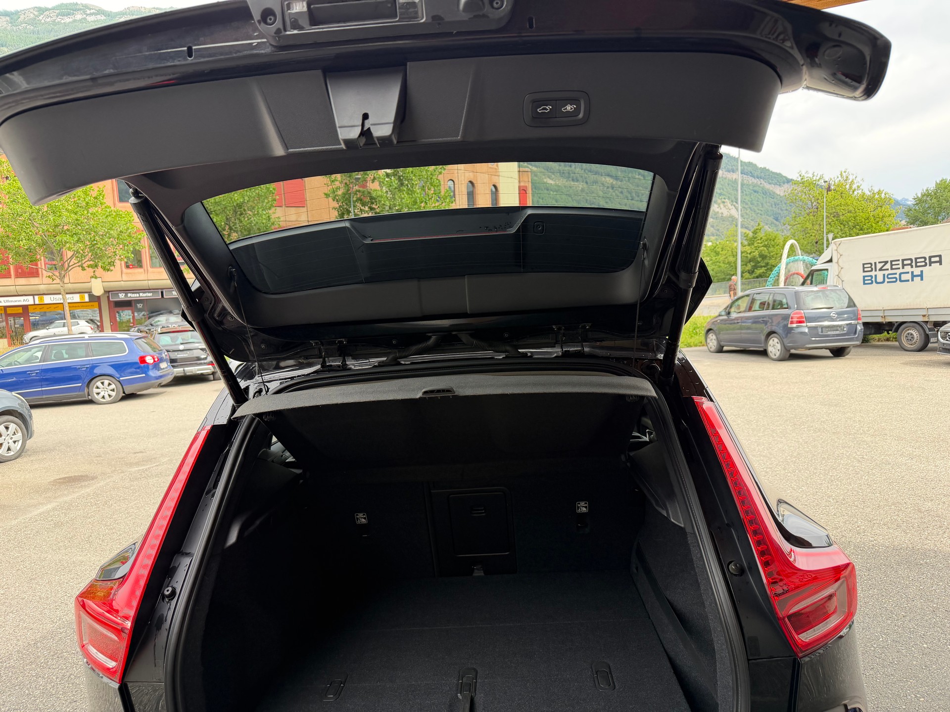 VOLVO XC40 D4 AWD Momentum Geartronic-image-13
