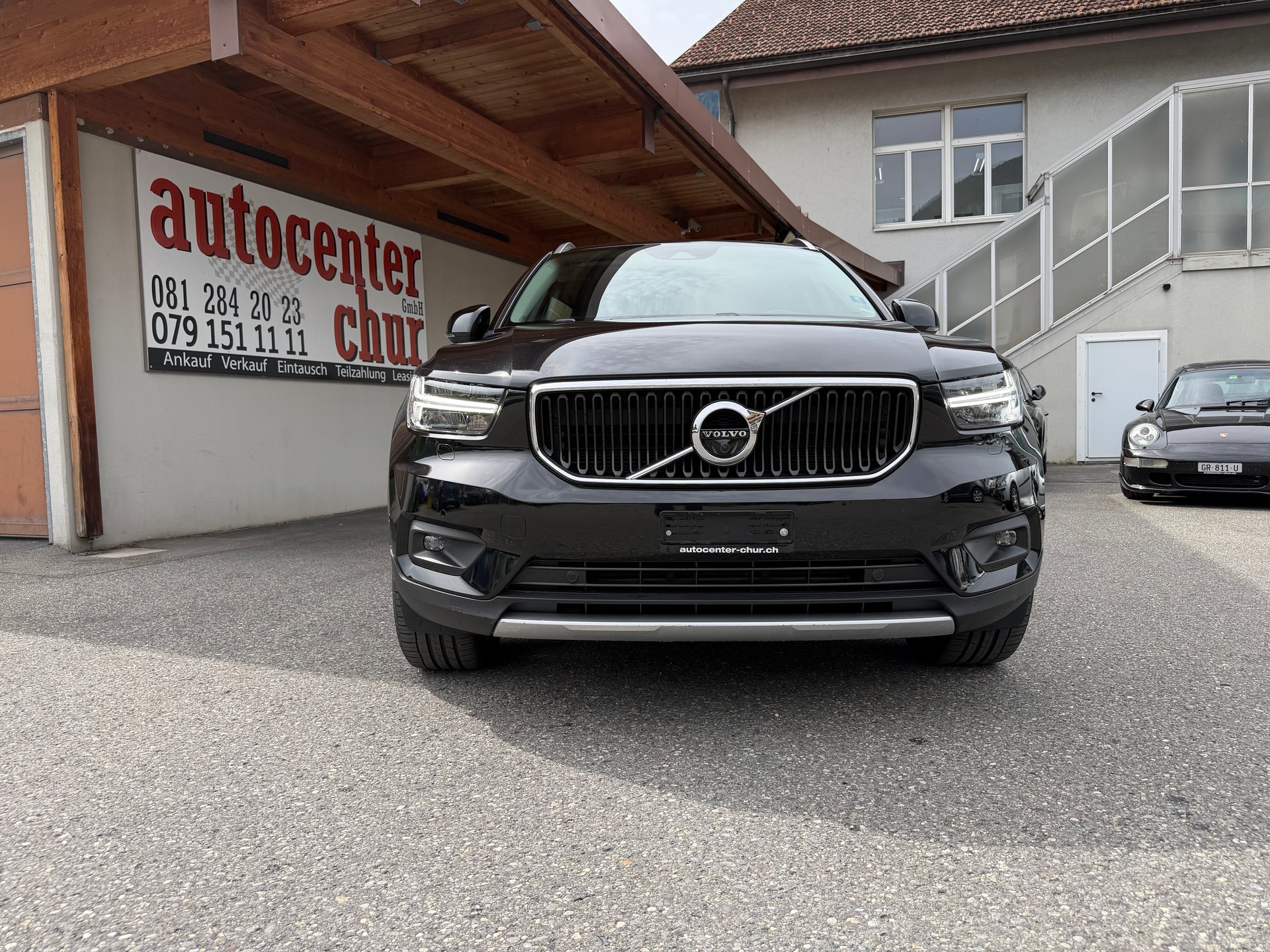 VOLVO XC40 D4 AWD Momentum Geartronic-showroom-element-1