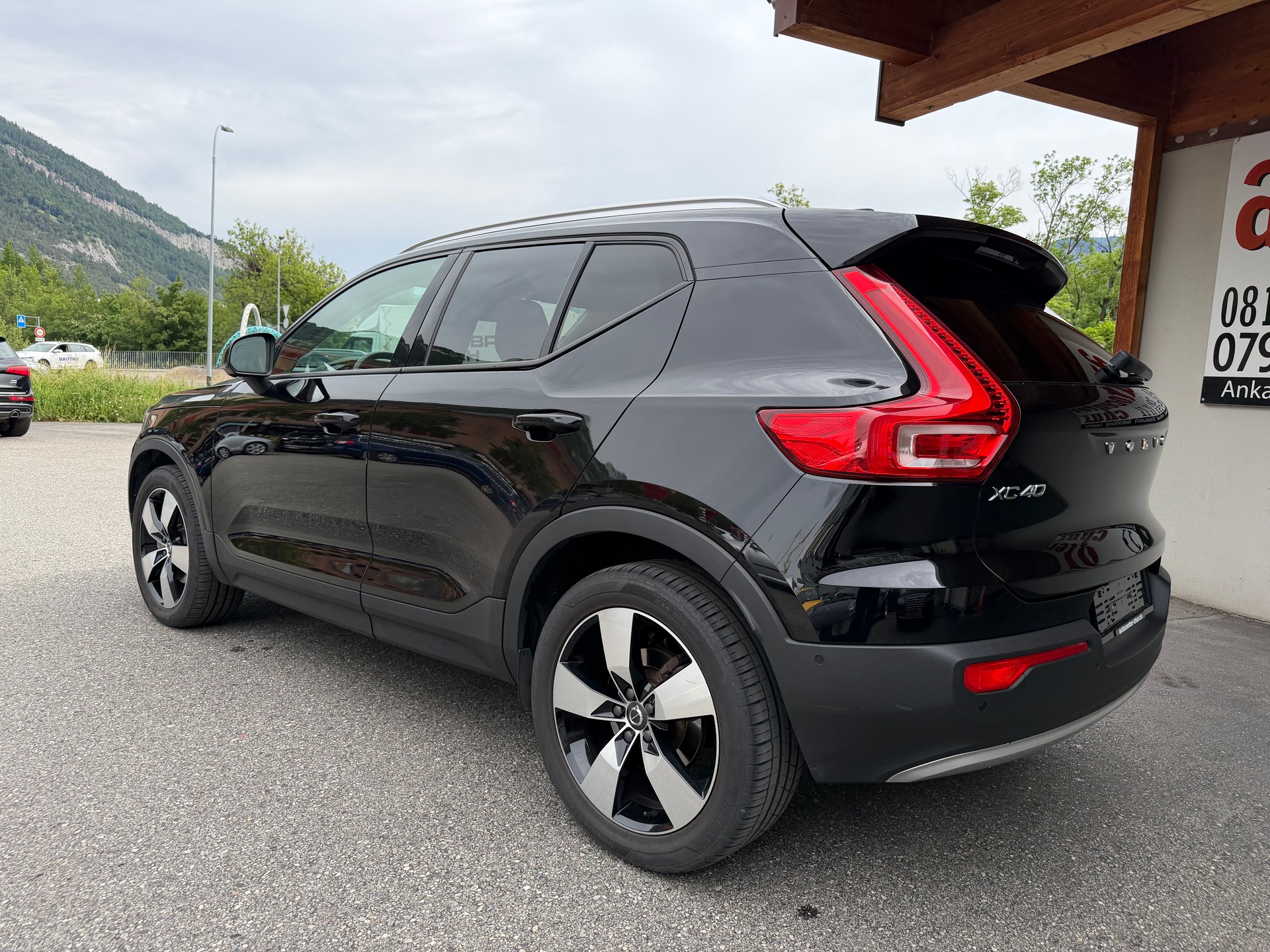 VOLVO XC40 D4 AWD Momentum Geartronic-image-8