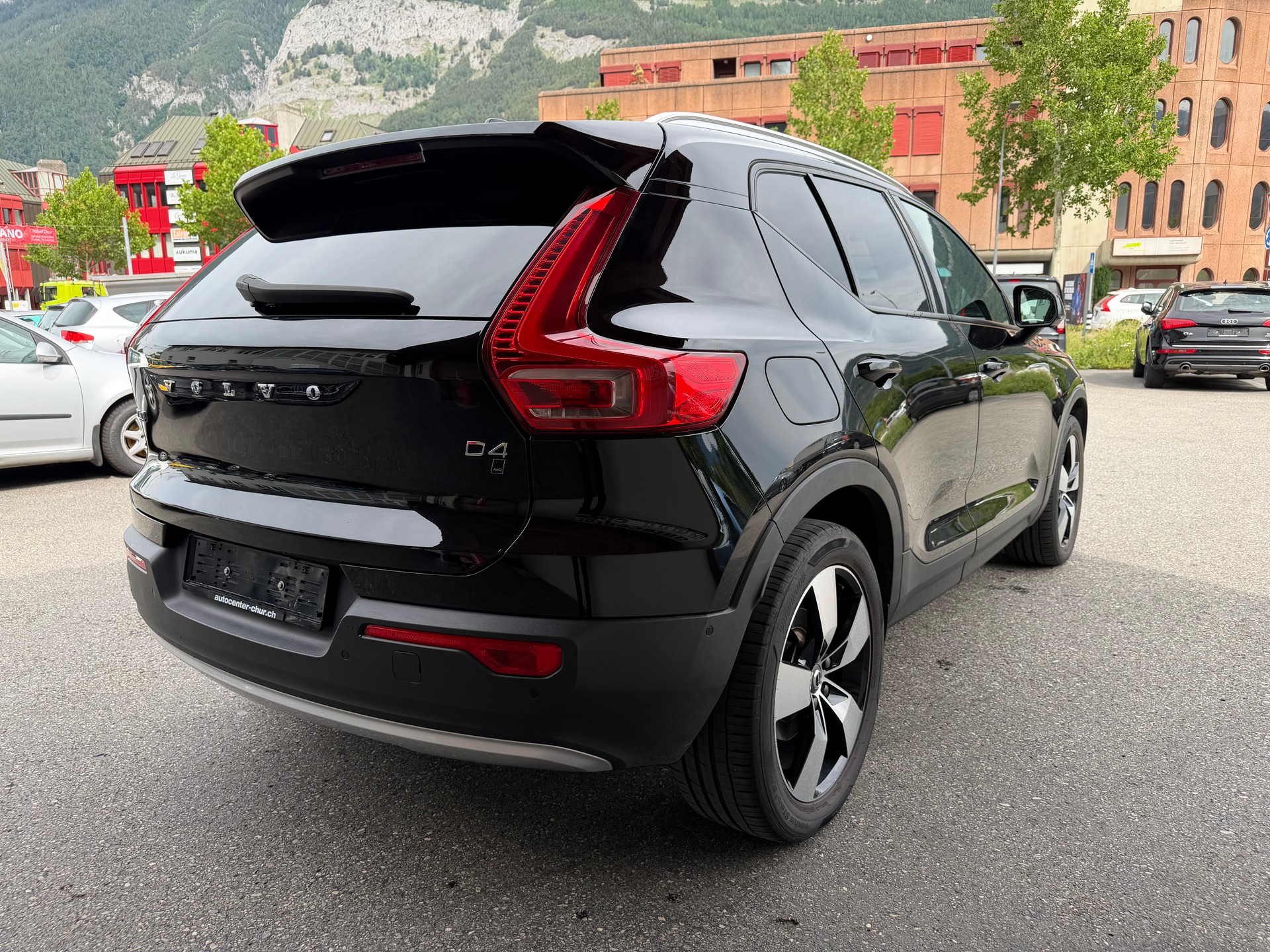 VOLVO XC40 D4 AWD Momentum Geartronic-image-4