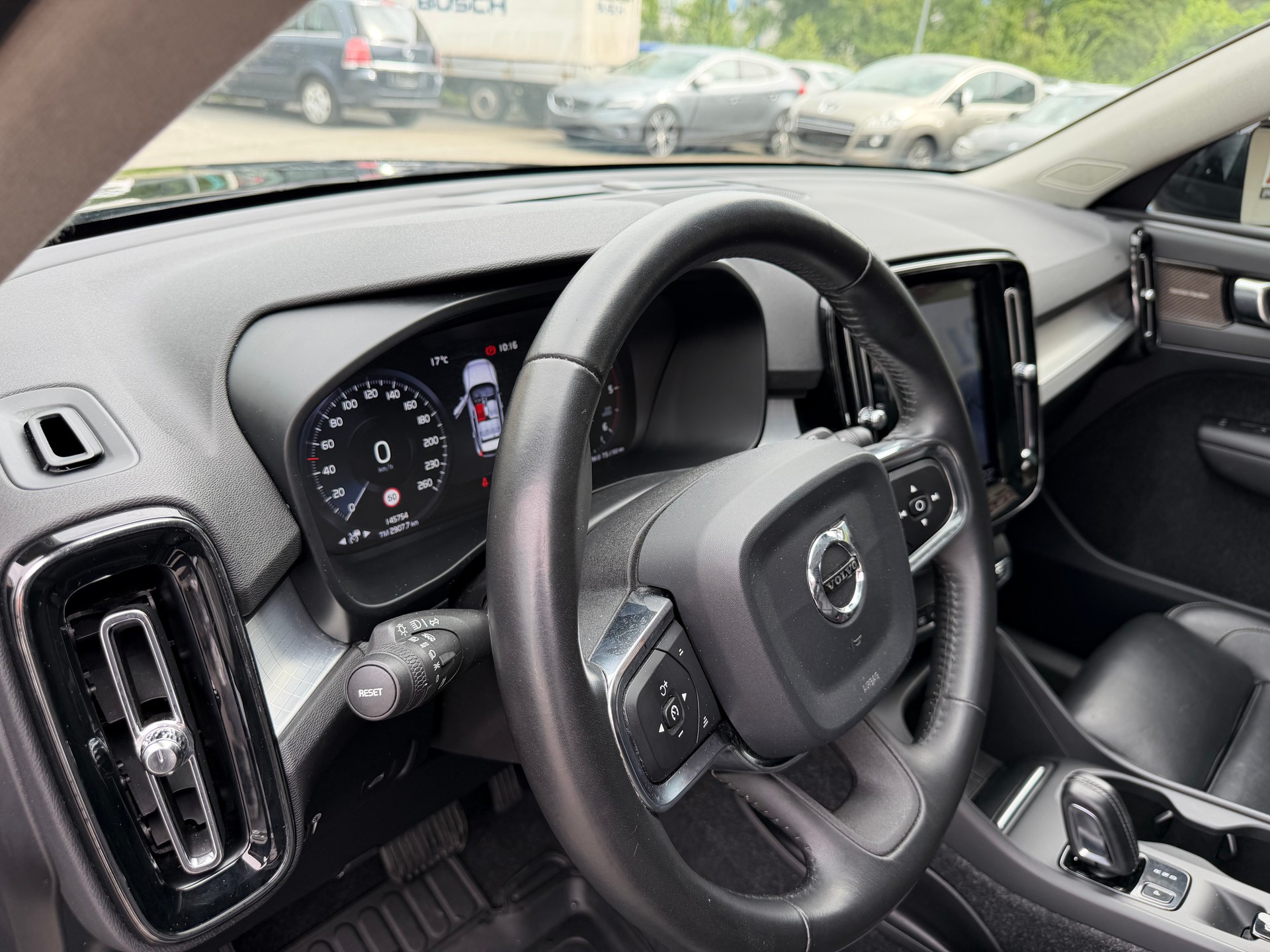 VOLVO XC40 D4 AWD Momentum Geartronic-image-11