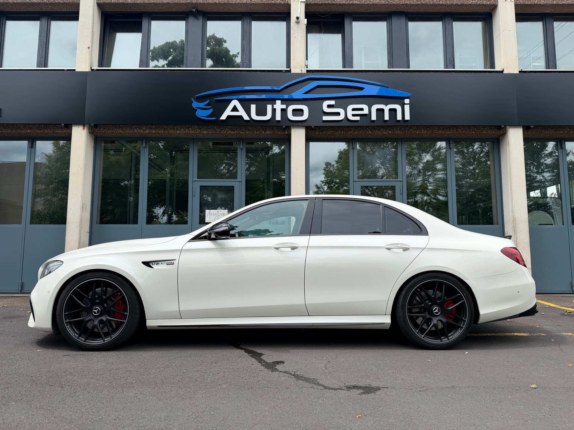 MERCEDES-BENZ E 63 AMG S 4Matic Speedshift MCT-showroom-element-3
