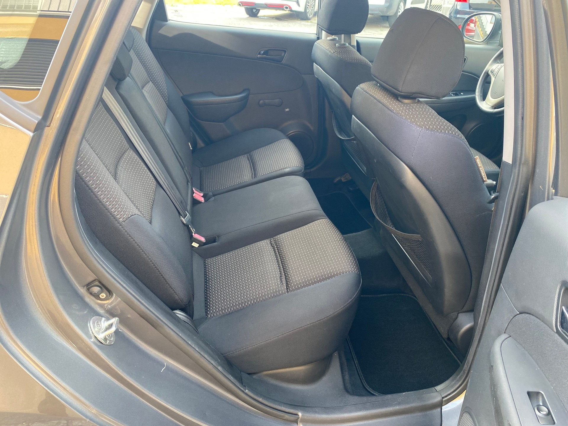 HYUNDAI i30 1.6 Comfort-image-9