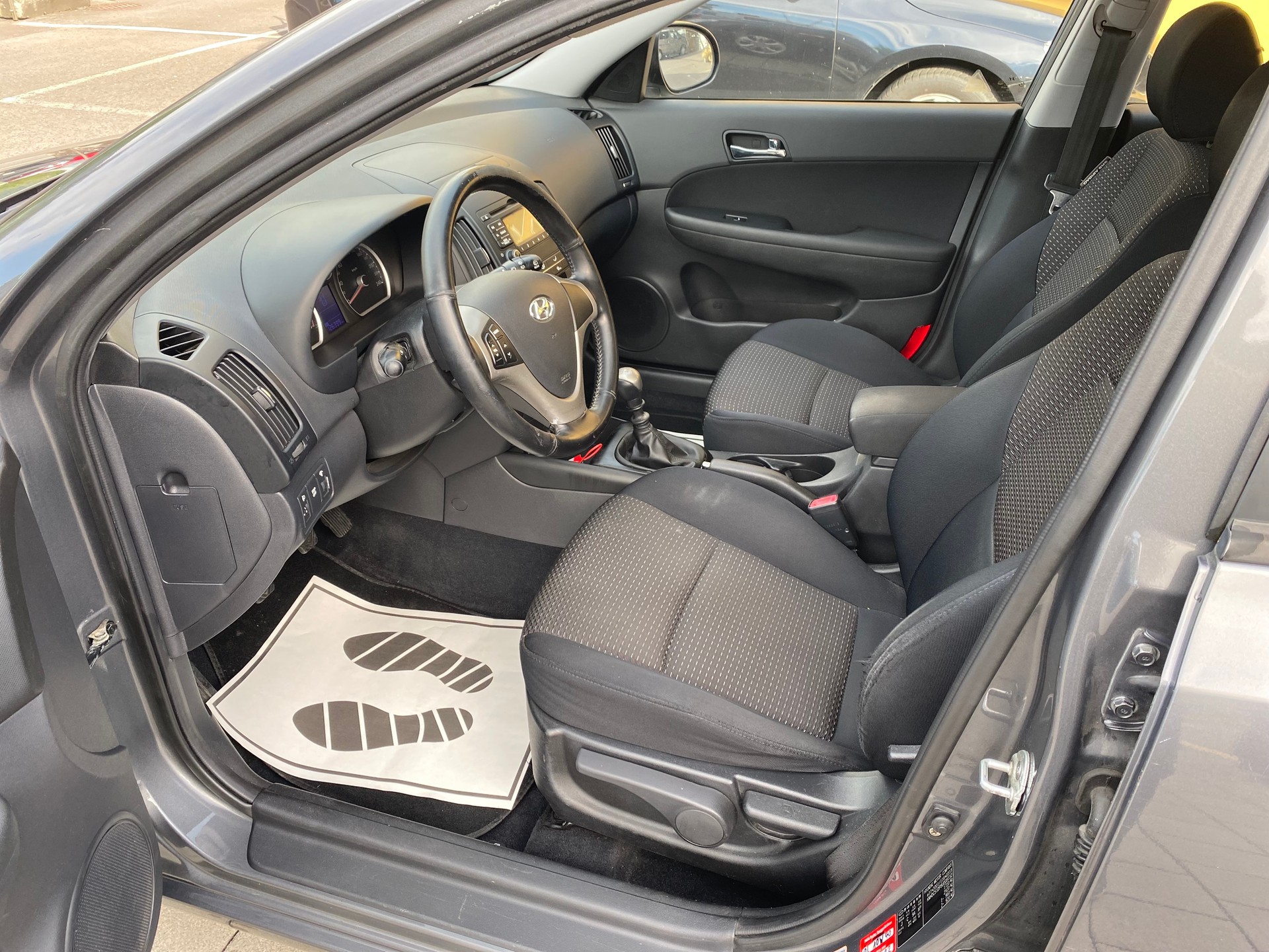 HYUNDAI i30 1.6 Comfort-image-6