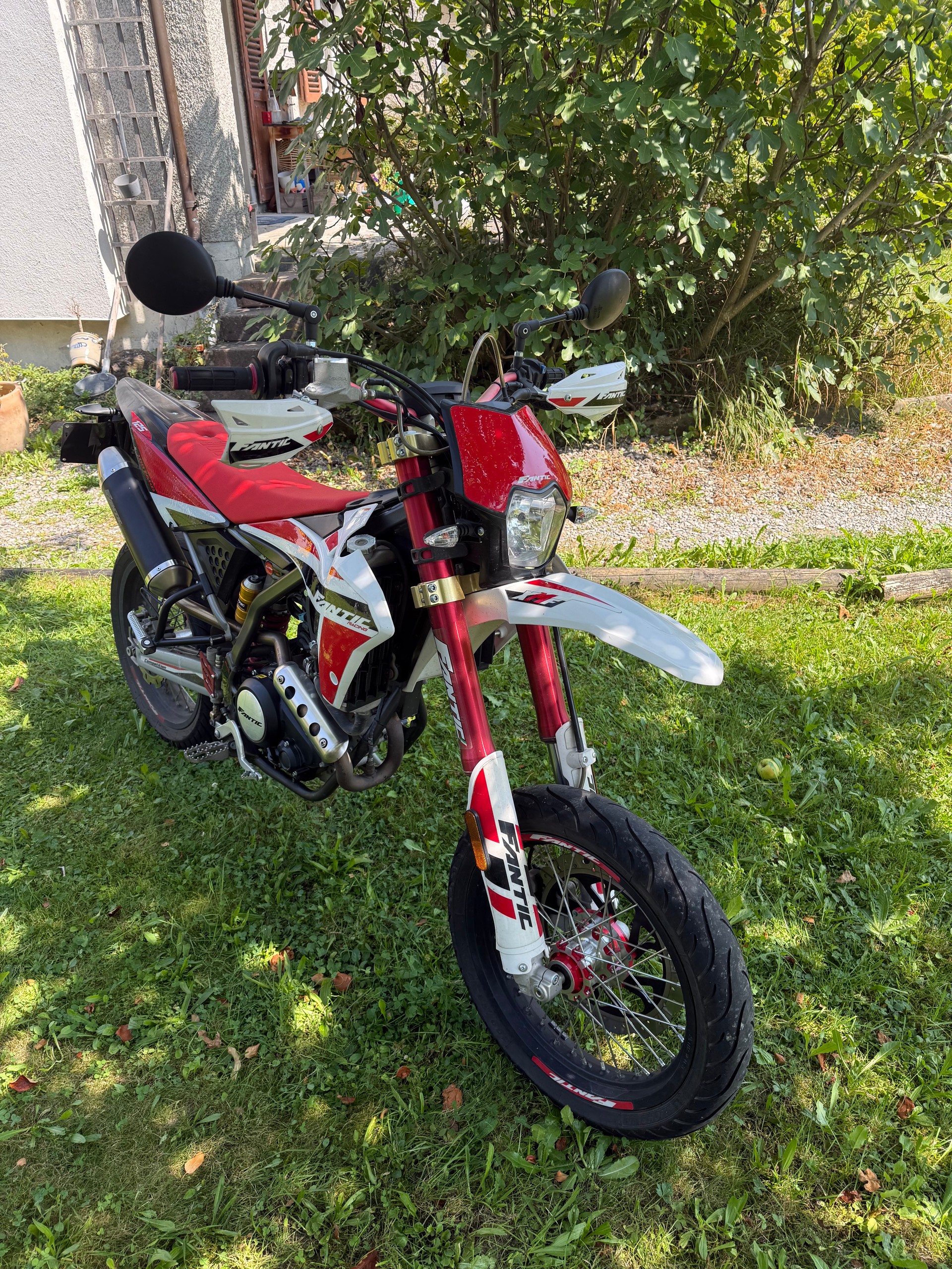 FANTIC XMF 125 Motard-image-2