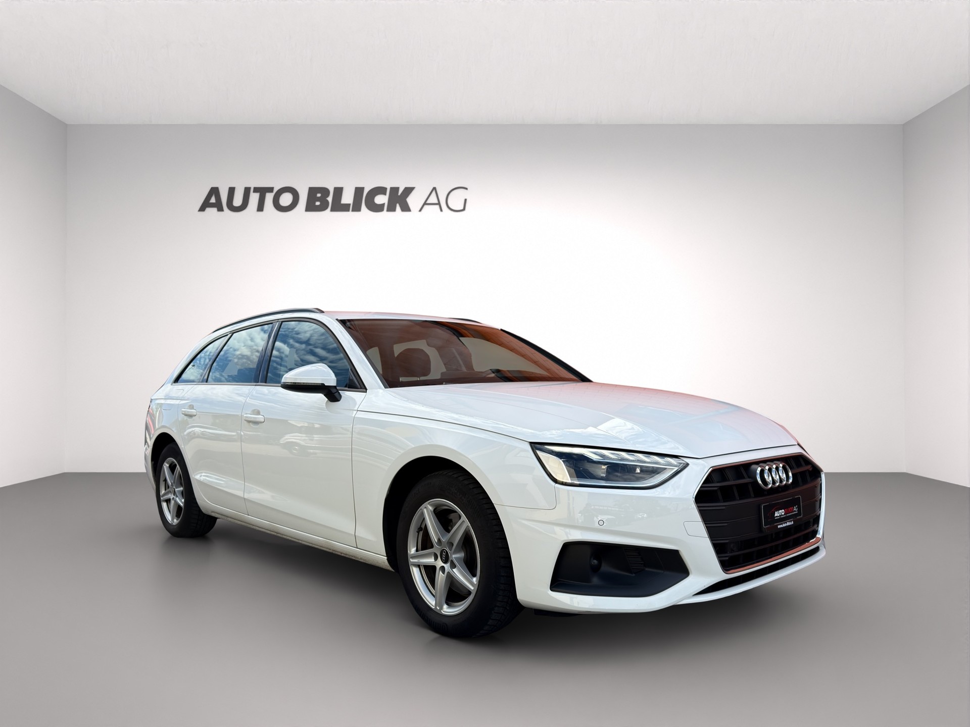 AUDI A4 Avant 35 TDI Attraction S-tronic-showroom-element-1