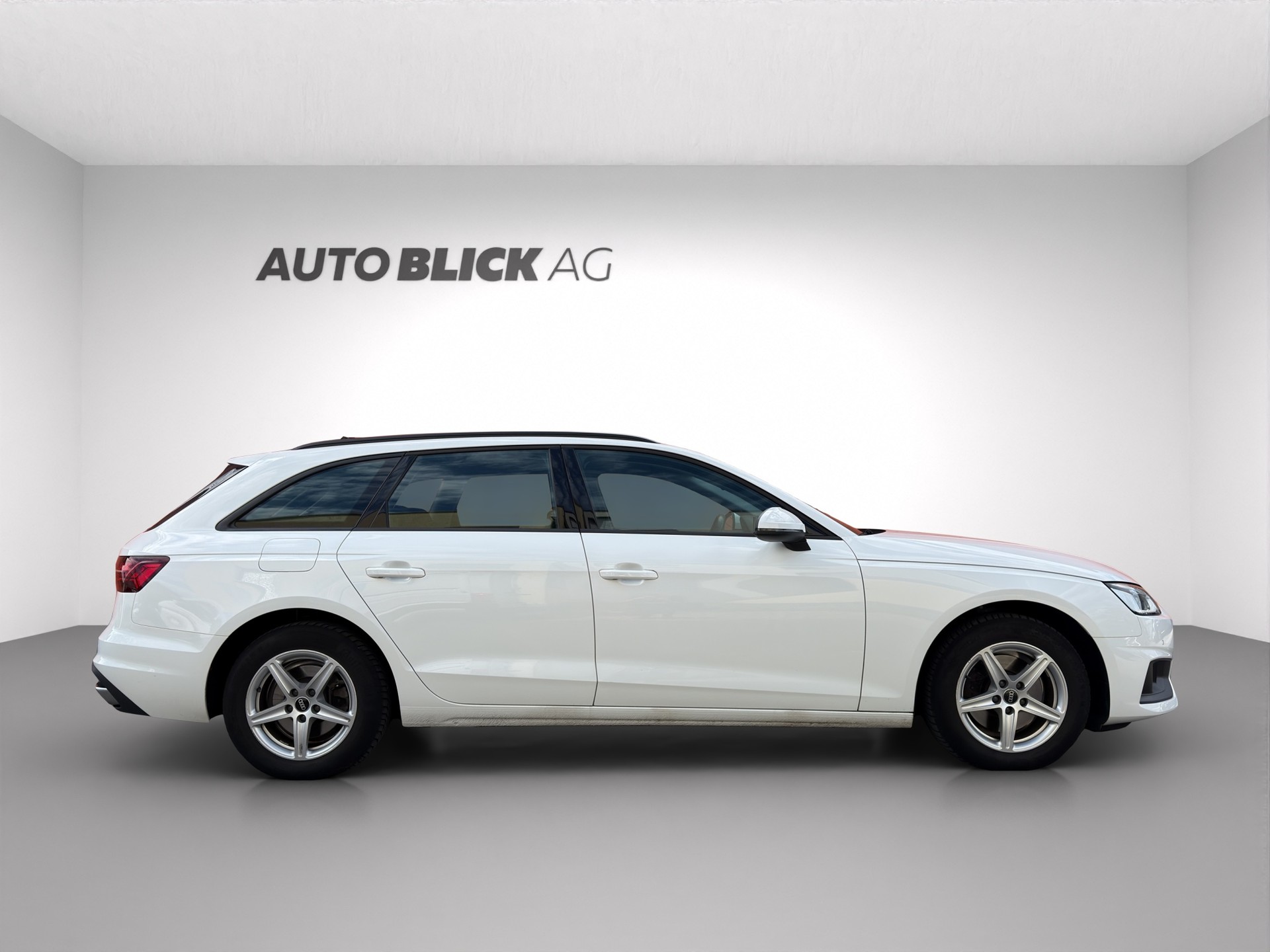 AUDI A4 Avant 35 TDI Attraction S-tronic-showroom-element-3