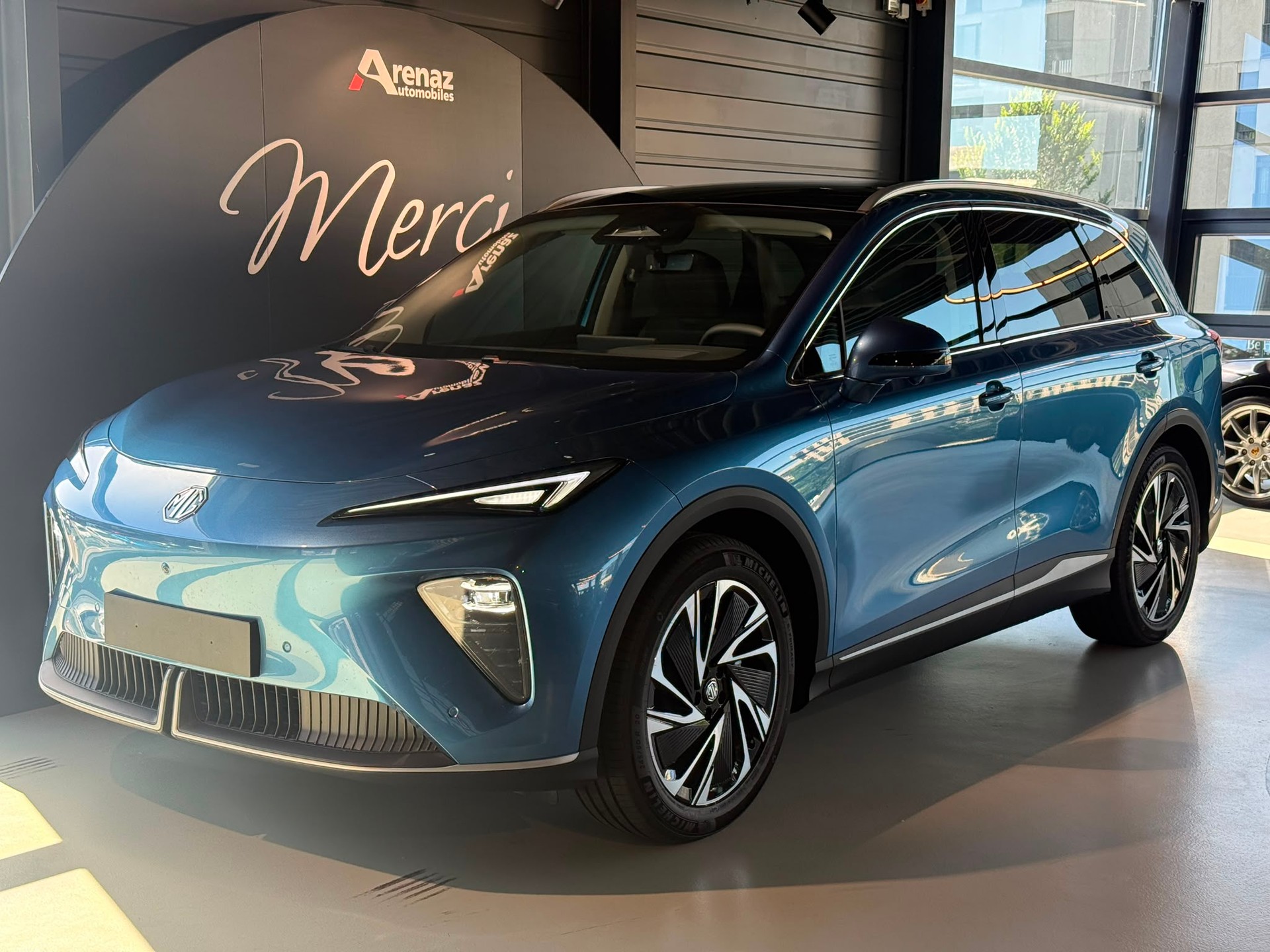 MG S6 EV 77kWh Luxury AWD-showroom-element-1