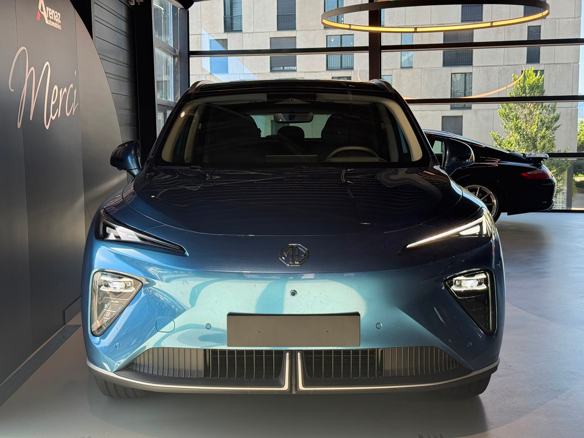 MG S6 EV 77kWh Luxury AWD-showroom-element-2
