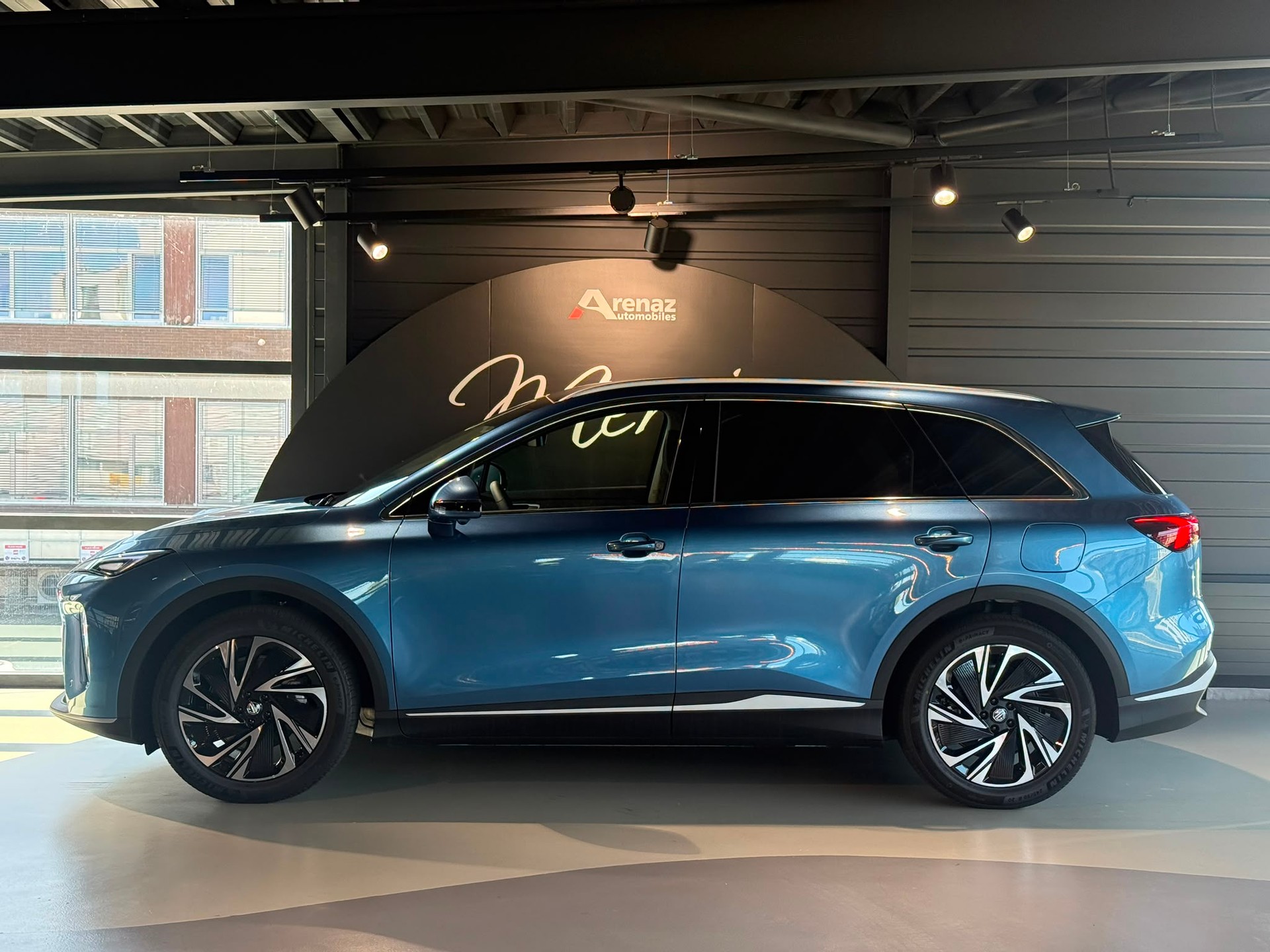 MG S6 EV 77kWh Luxury AWD-showroom-element-3