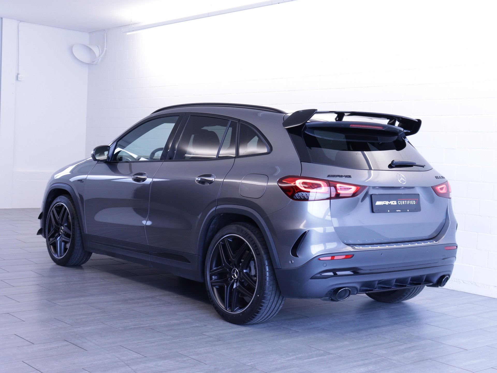 MERCEDES-BENZ GLA 35 AMG 4matic-showroom-element-3