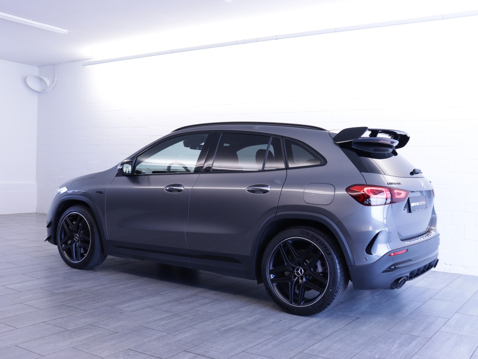 MERCEDES-BENZ GLA 35 AMG 4matic-showroom-element-2