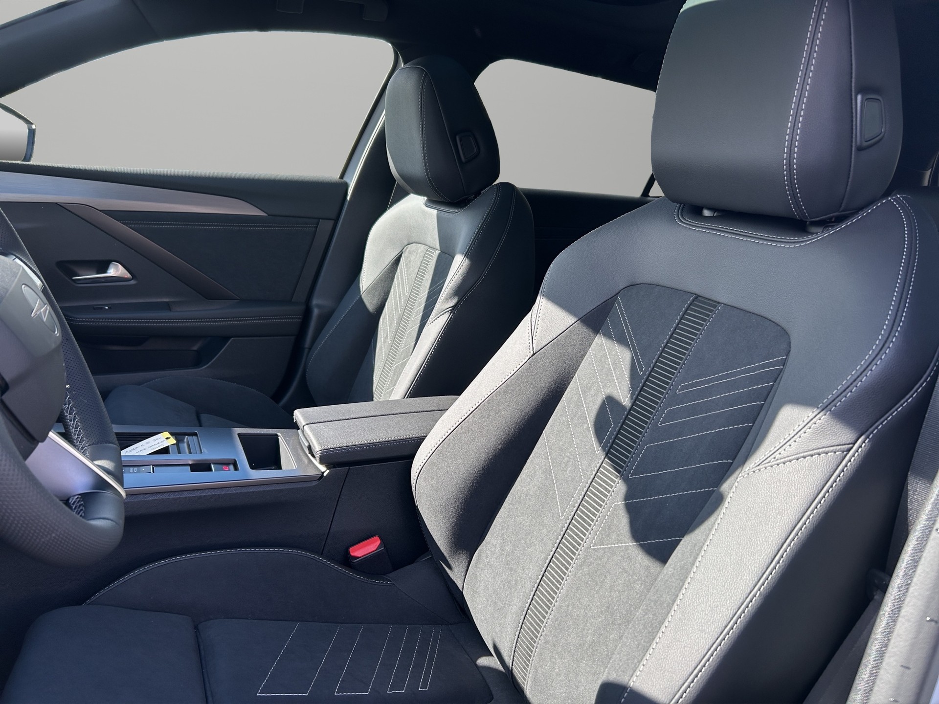 OPEL Astra-e Sports Tourer Ultimate-showroom-element-3