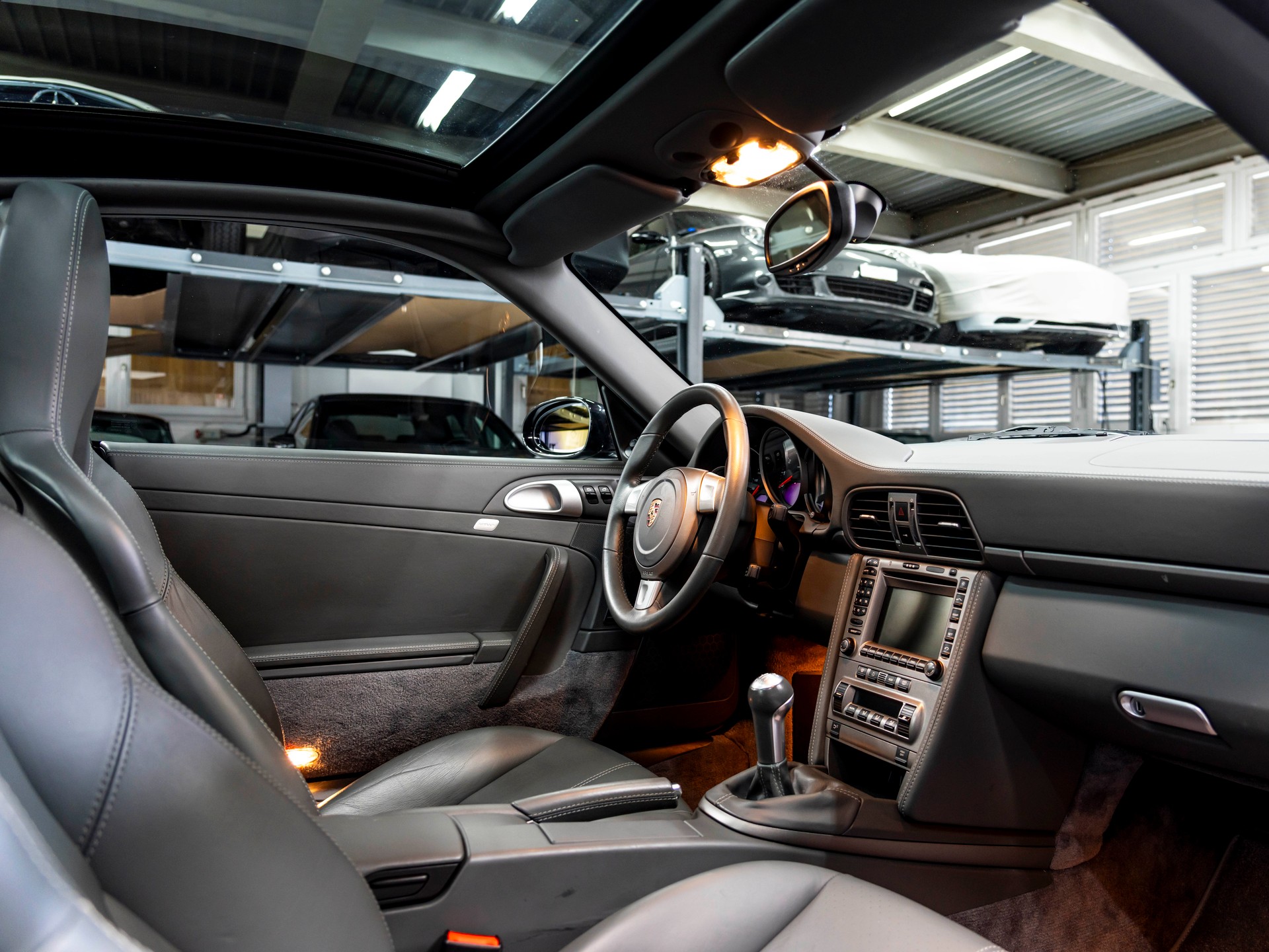 PORSCHE 911 Targa 4-image-23