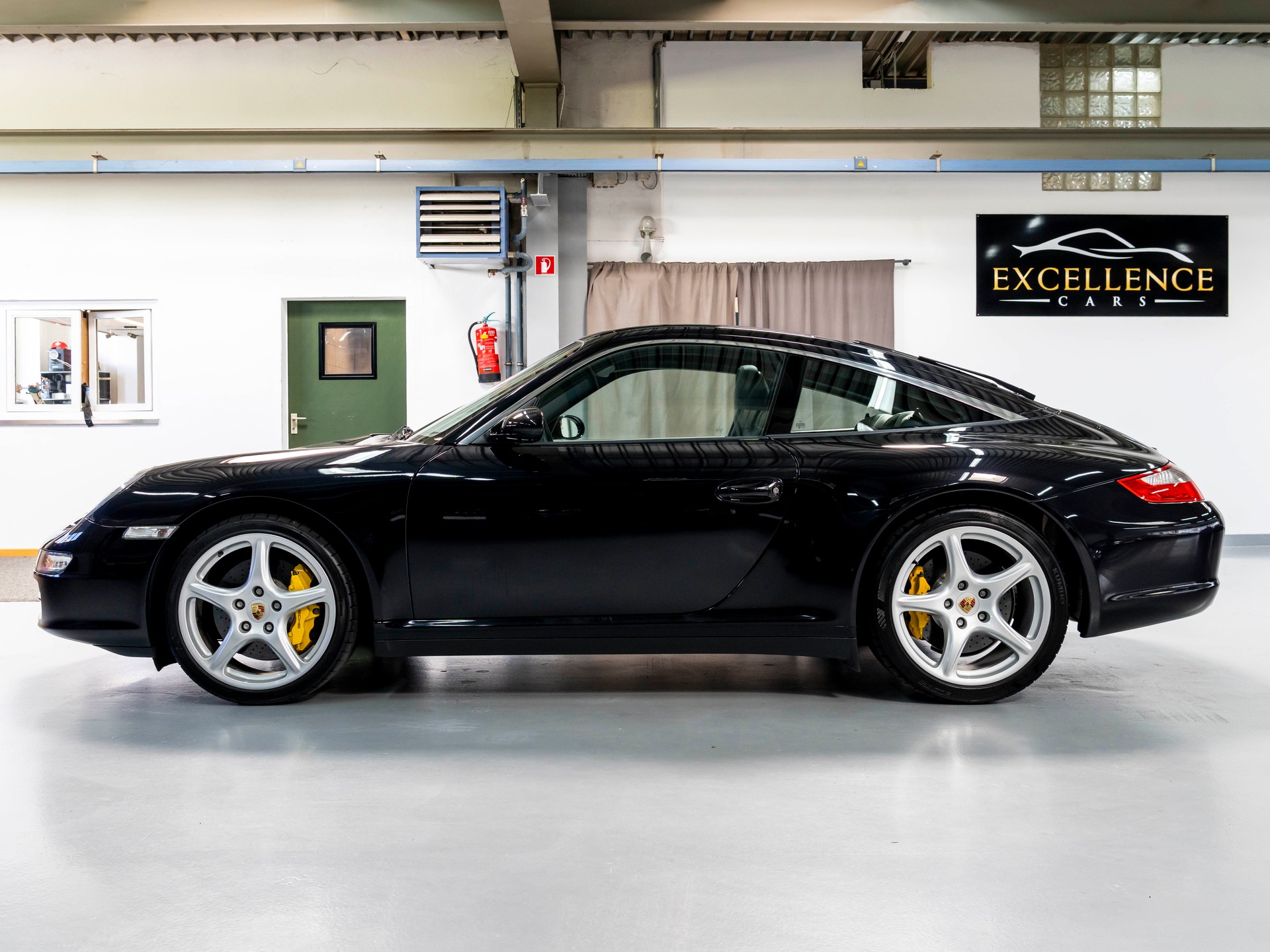 PORSCHE 911 Targa 4-showroom-element-3