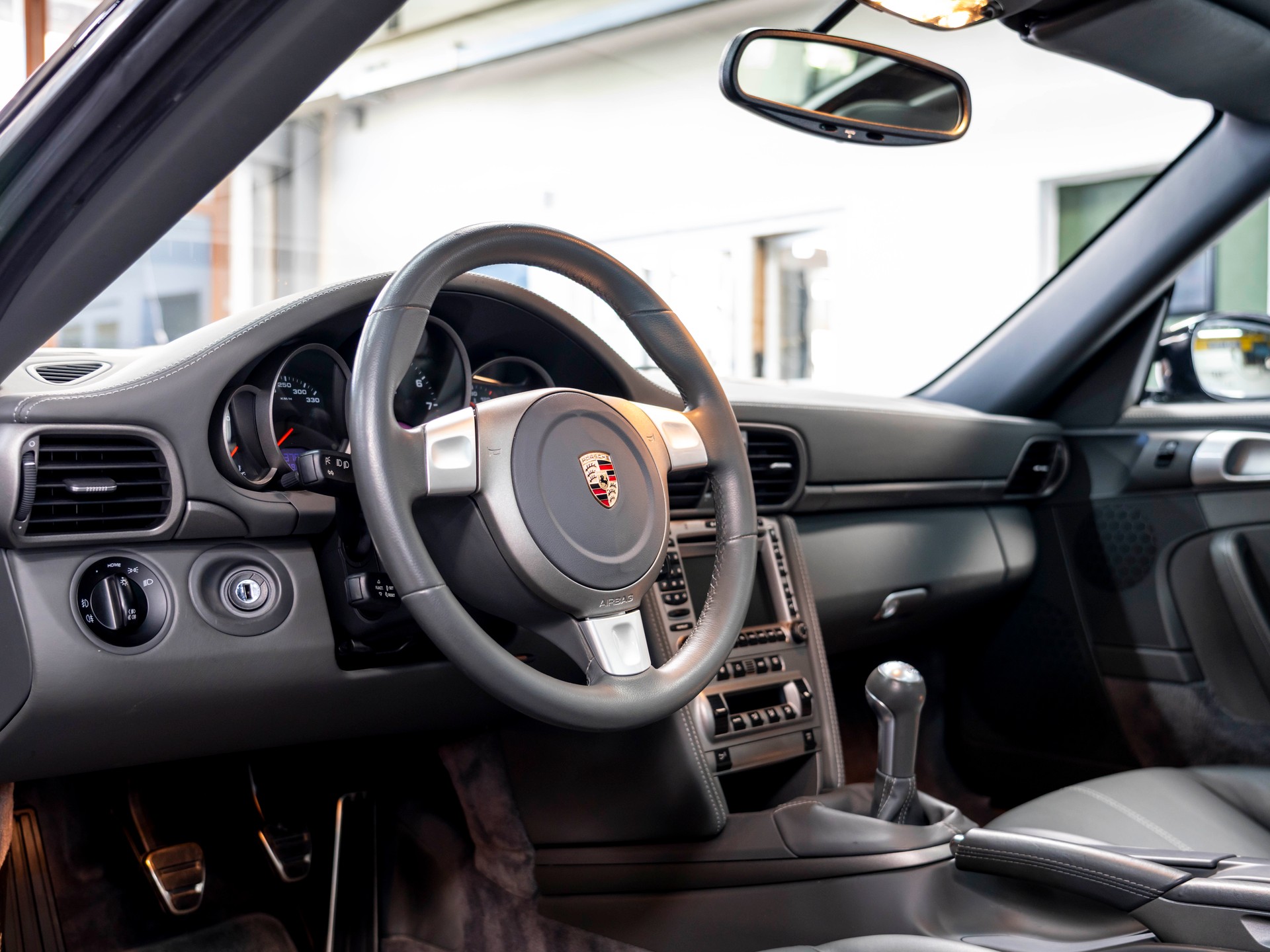 PORSCHE 911 Targa 4-image-14