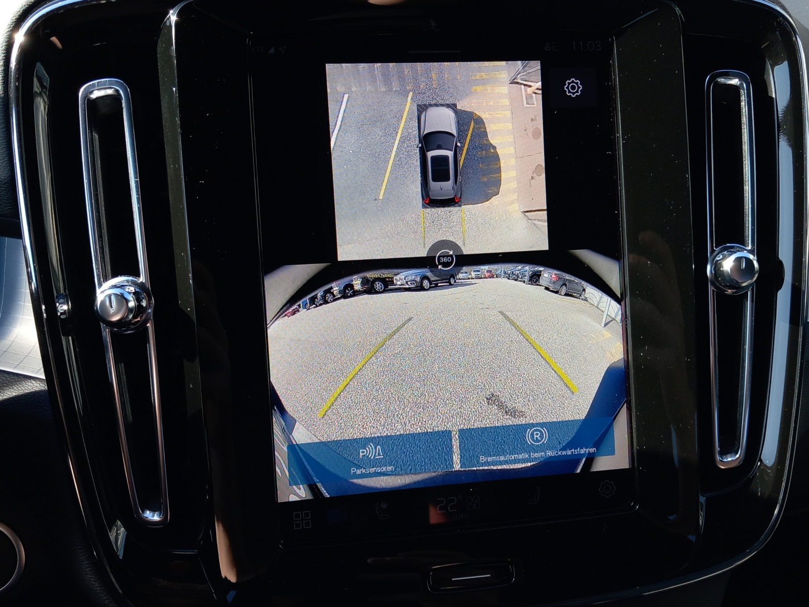 VOLVO XC40 2.0 B3 MH Plus Dark-image-10