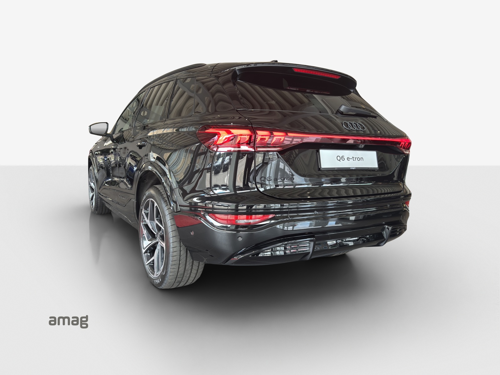 AUDI Q6 e-tron performance-showroom-element-2