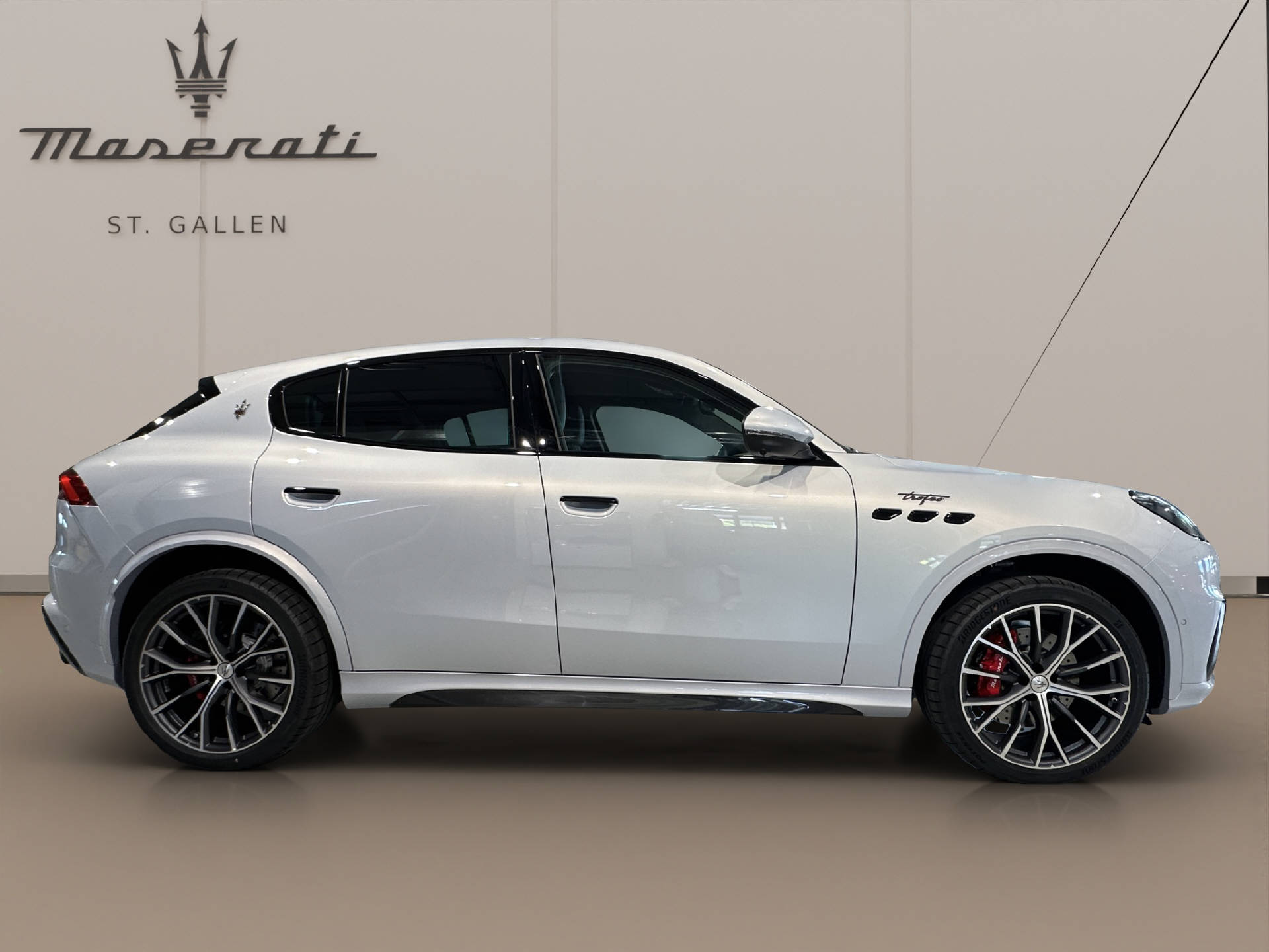 MASERATI Grecale 3.0 V6 Trofeo-showroom-element-3