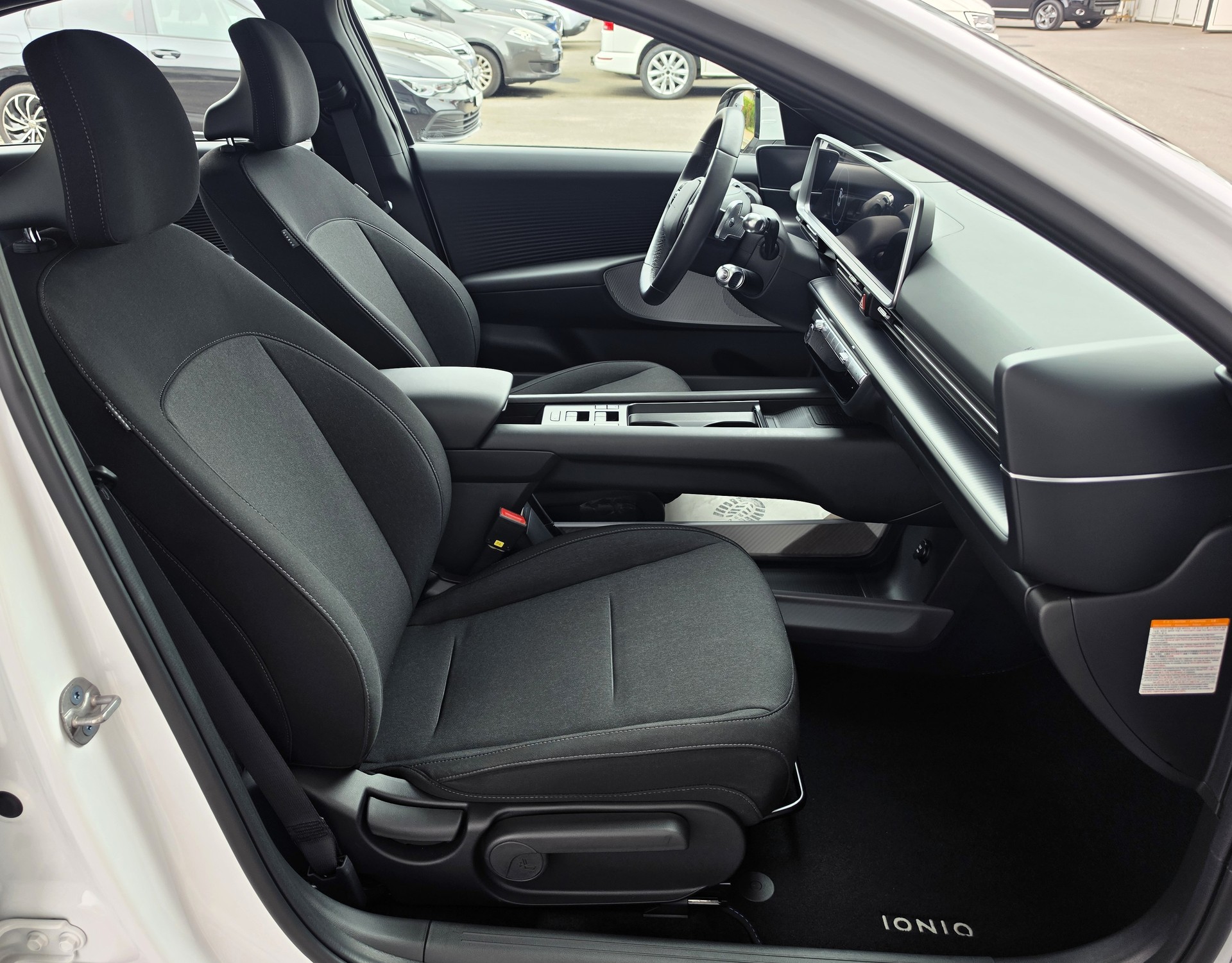 HYUNDAI Ioniq 6 77kWh Launch Edition 2WD-image-6