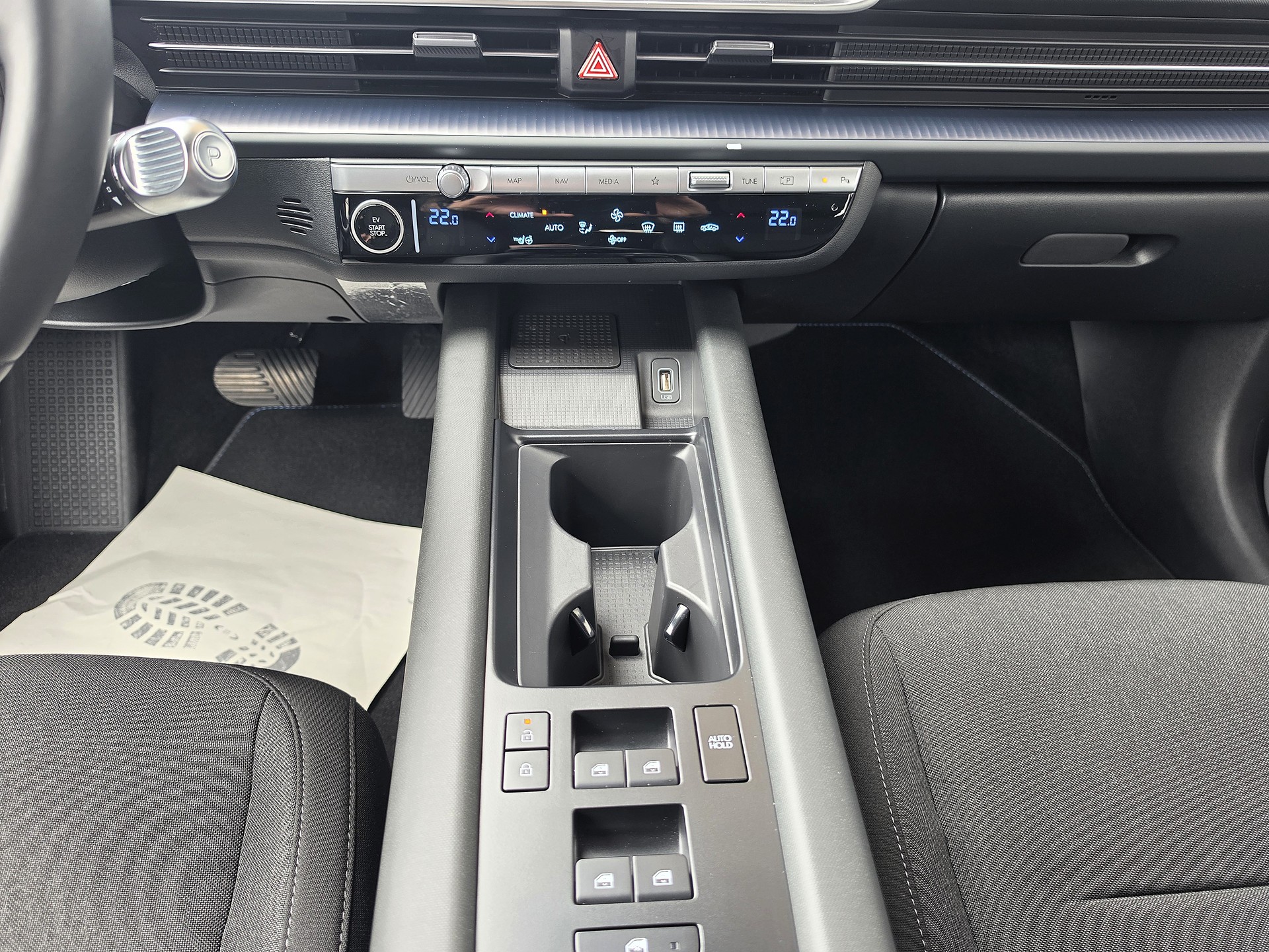 HYUNDAI Ioniq 6 77kWh Launch Edition 2WD-image-14
