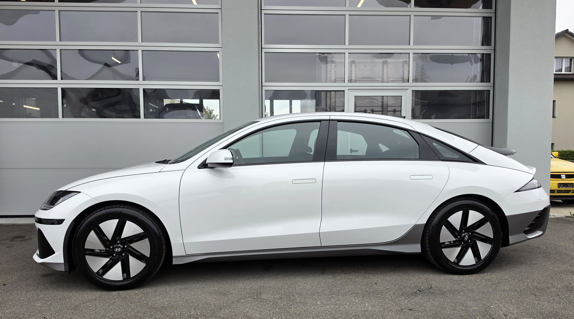 HYUNDAI Ioniq 6 77kWh Launch Edition 2WD-showroom-element-2