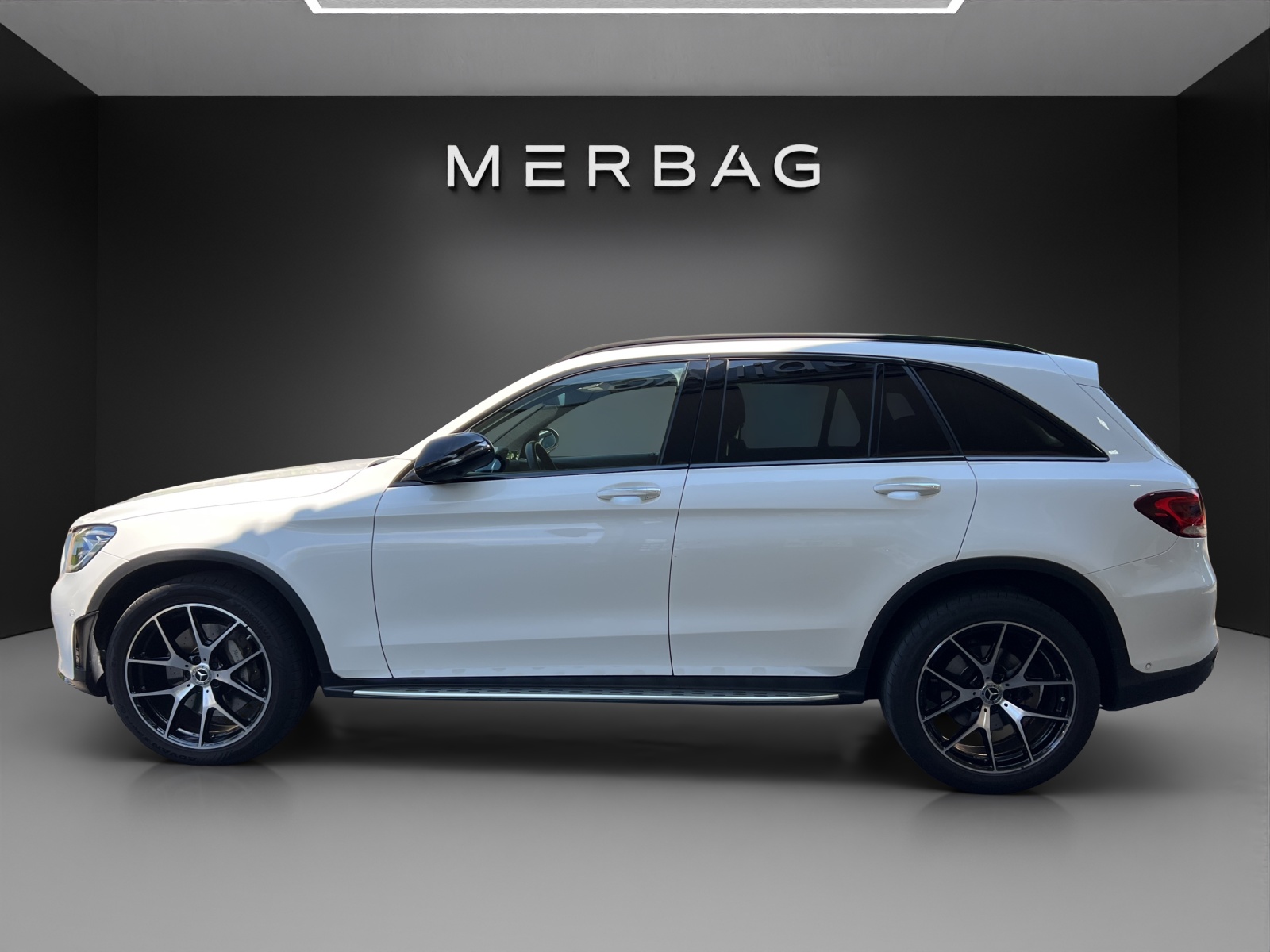 MERCEDES-BENZ GLC 200 AMG Line 4Matic 9G-Tronic-image-7