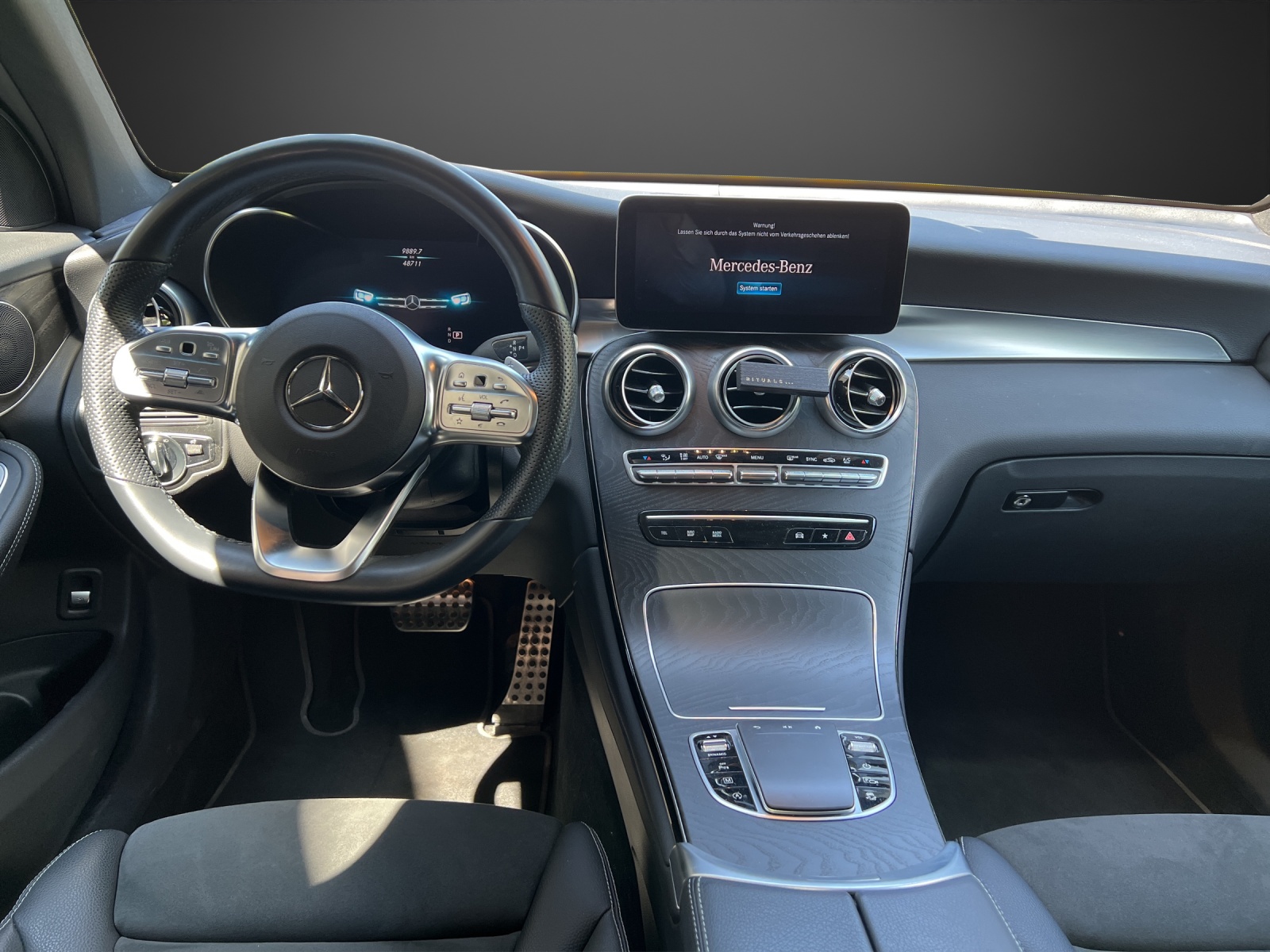 MERCEDES-BENZ GLC 200 AMG Line 4Matic 9G-Tronic-image-9