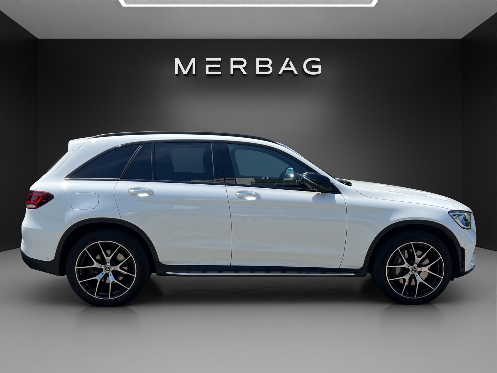 MERCEDES-BENZ GLC 200 AMG Line 4Matic 9G-Tronic-image-3