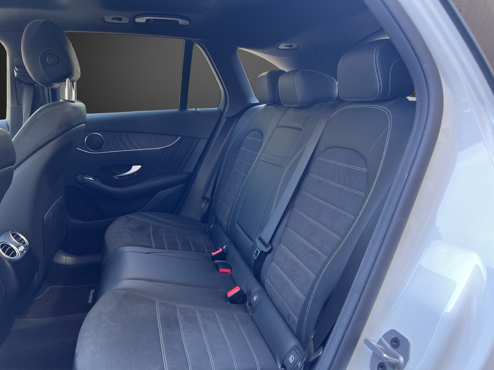 MERCEDES-BENZ GLC 200 AMG Line 4Matic 9G-Tronic-image-11
