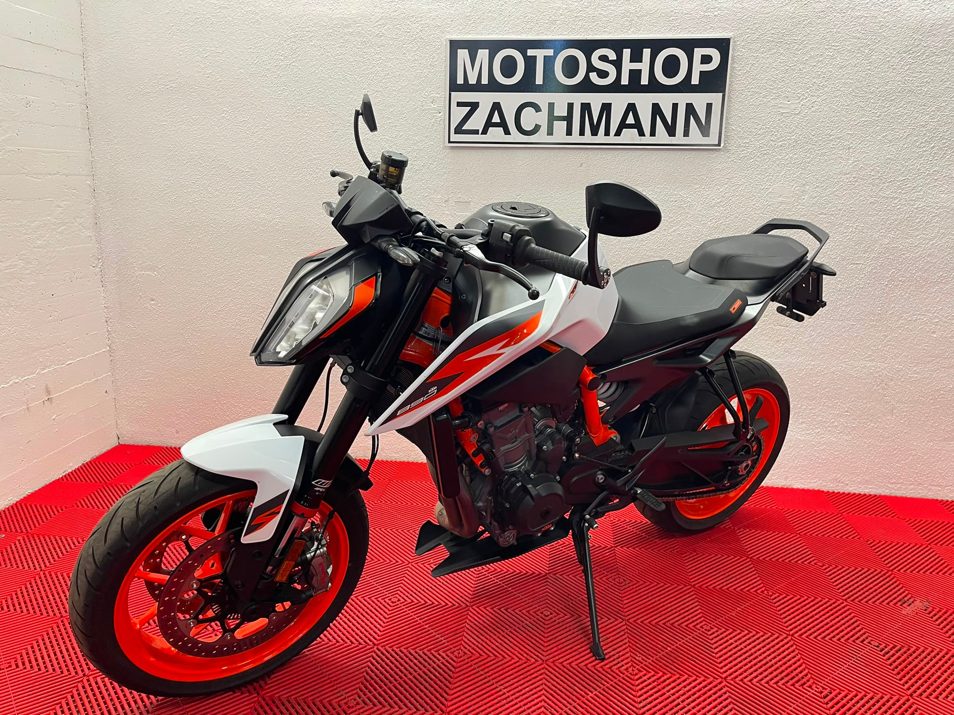 KTM 890 Duke R-image-2