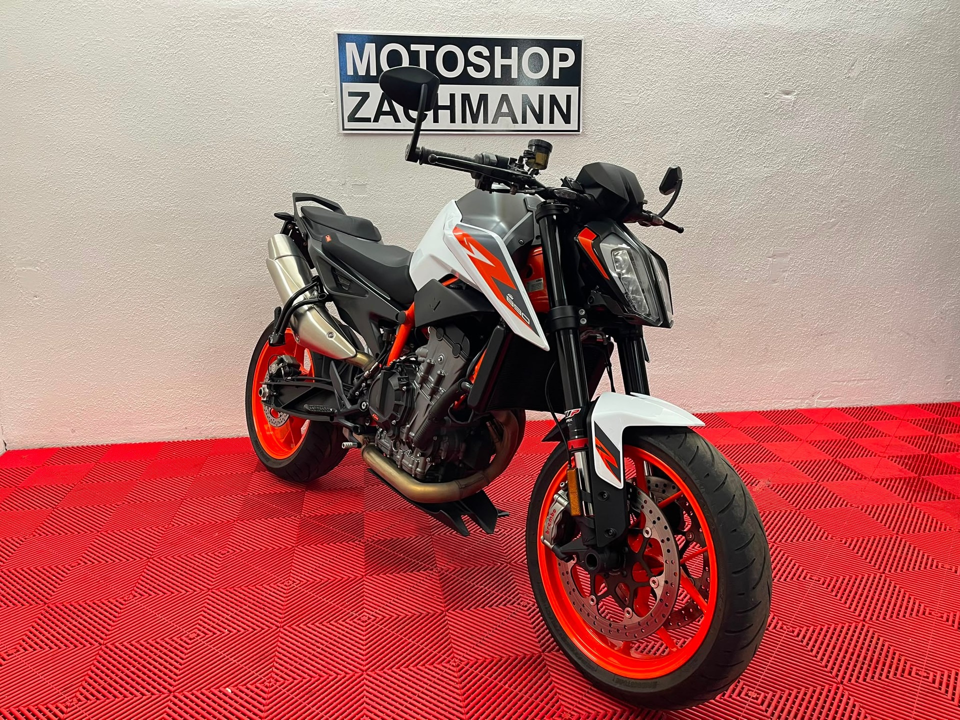 KTM 890 Duke R-image-1