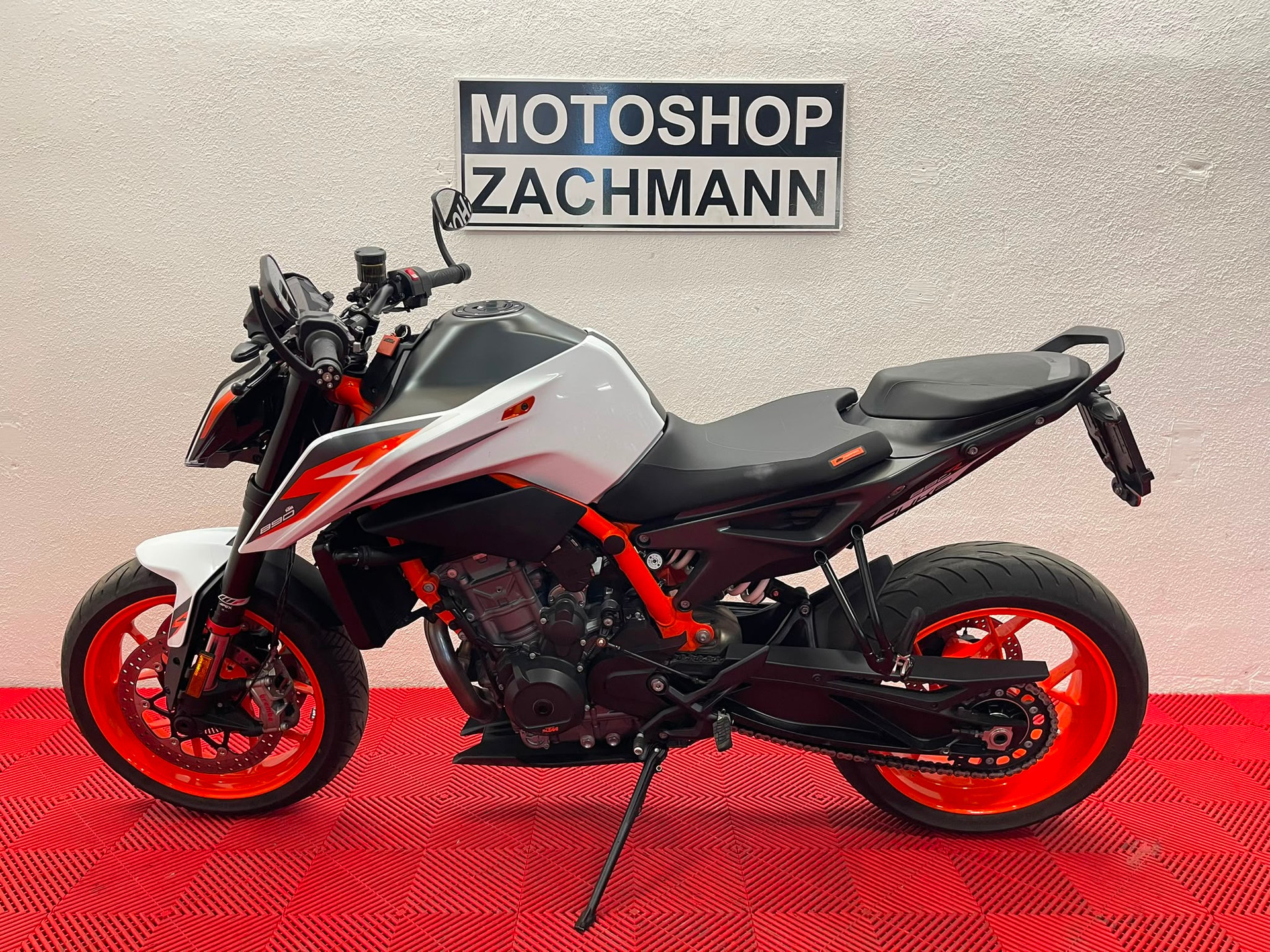 KTM 890 Duke R-image-3