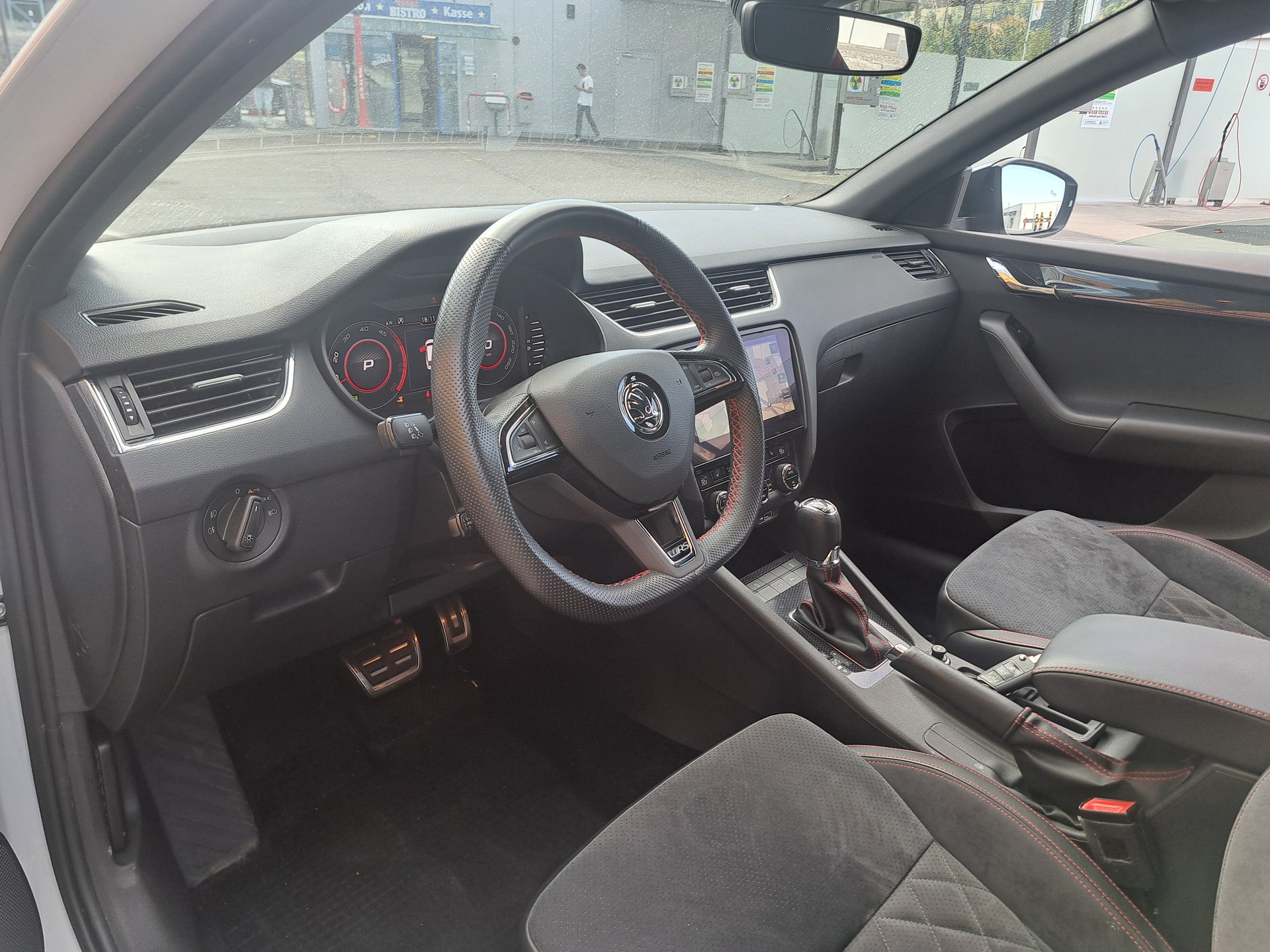 SKODA Octavia Combi 2.0 TDI RS Final Edition 4x4 DSG-image-5
