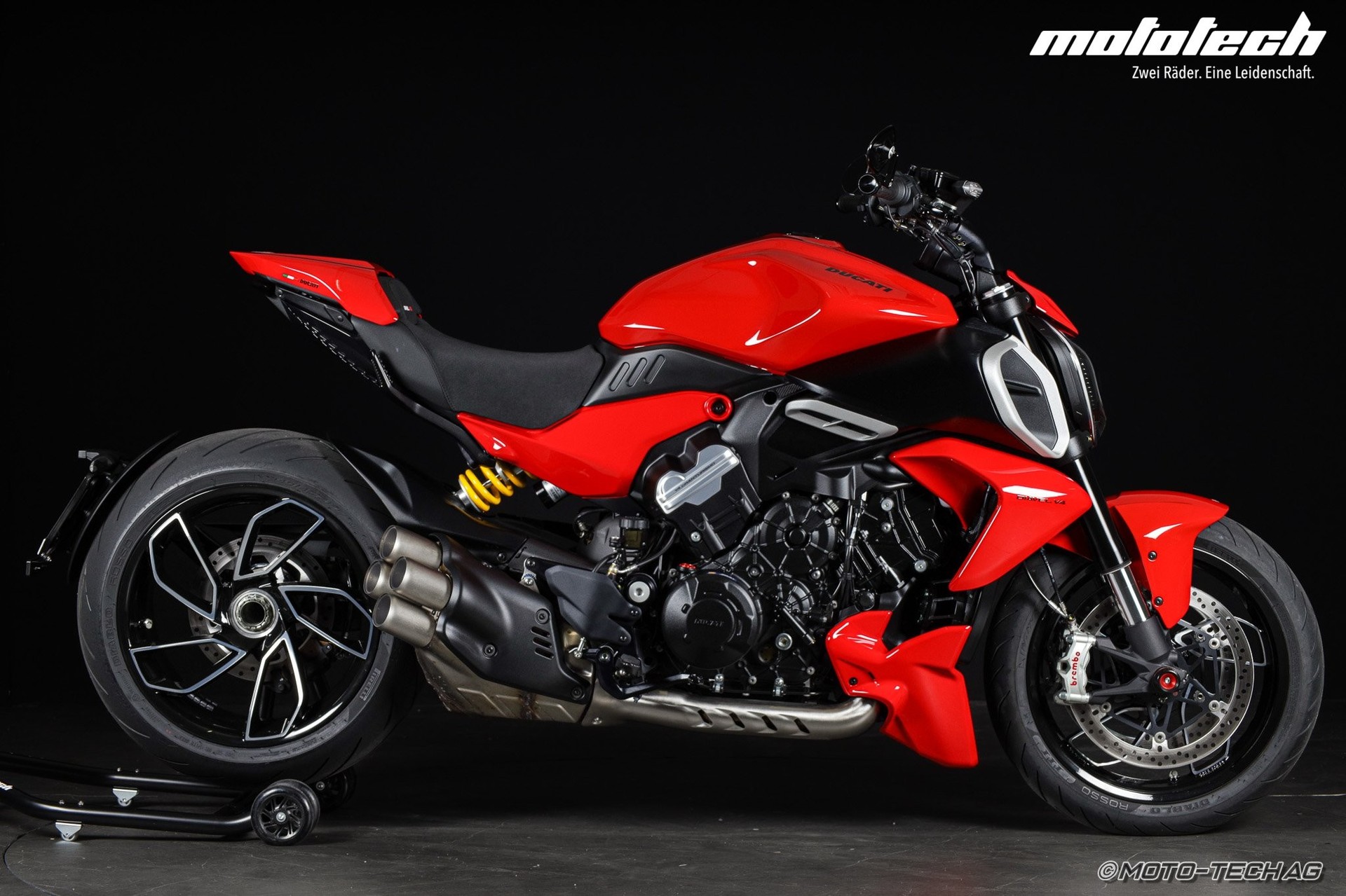 DUCATI Diavel V4-image-1