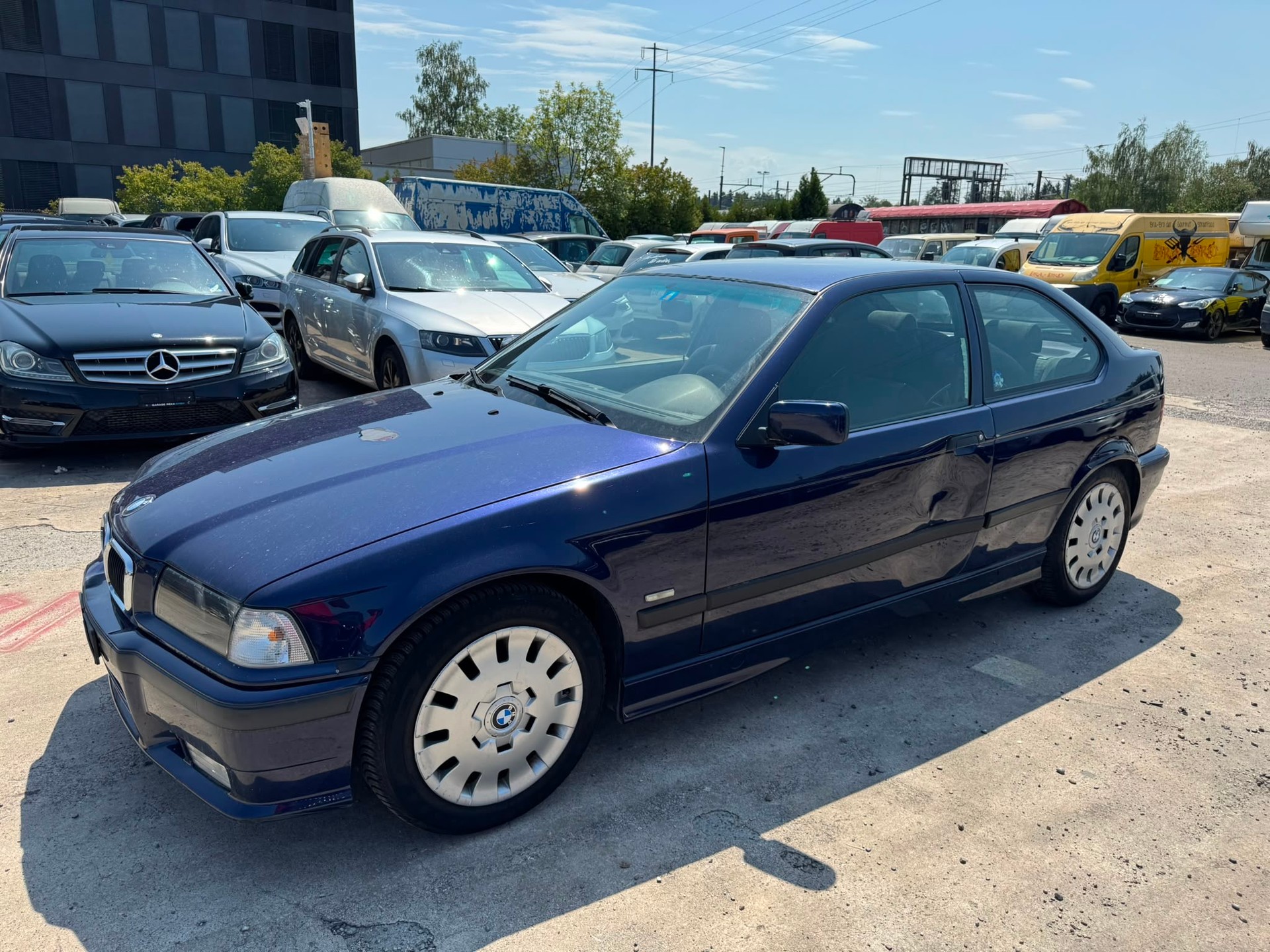 BMW 316i Compact M-Sport-image-1