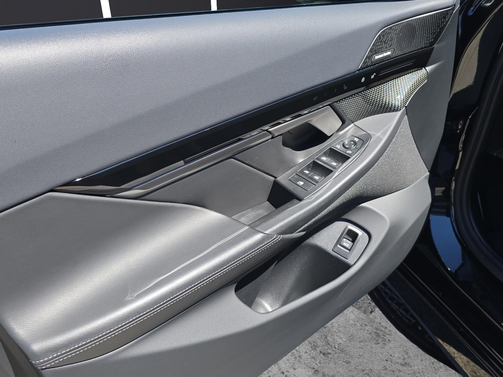BMW 540d xDrive Touring-image-12