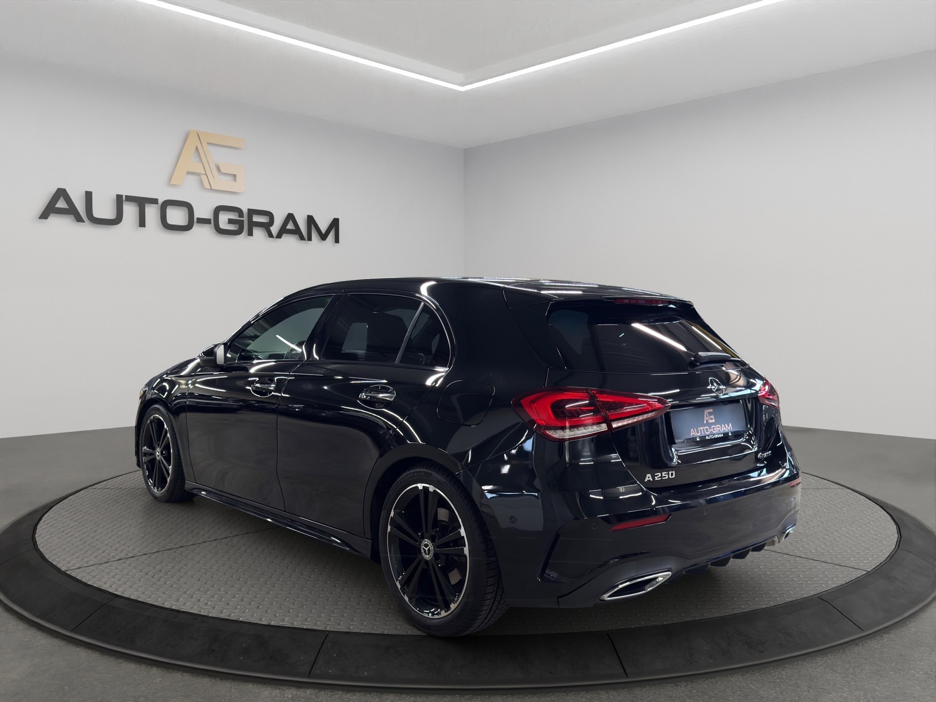 MERCEDES-BENZ A 250 4Matic Style 7G-DCT-showroom-element-2
