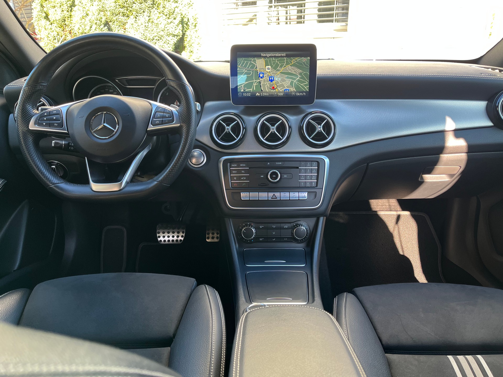 MERCEDES-BENZ A 180 CDI AMG Line 7G-DCT *Top-Zustand*Automat*Servicegepflegt*-image-7