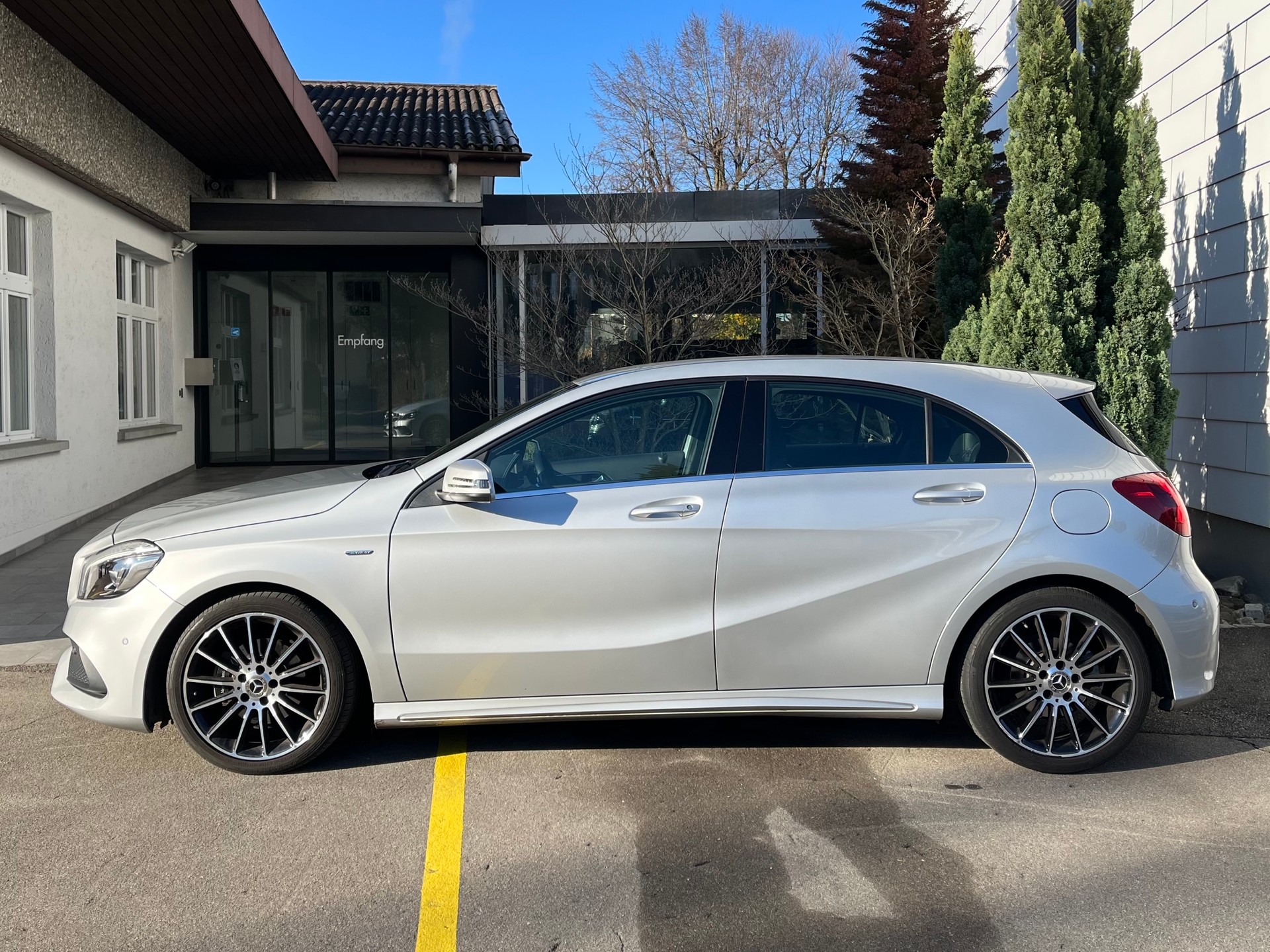 MERCEDES-BENZ A 180 CDI AMG Line 7G-DCT *Top-Zustand*Automat*Servicegepflegt*-image-4