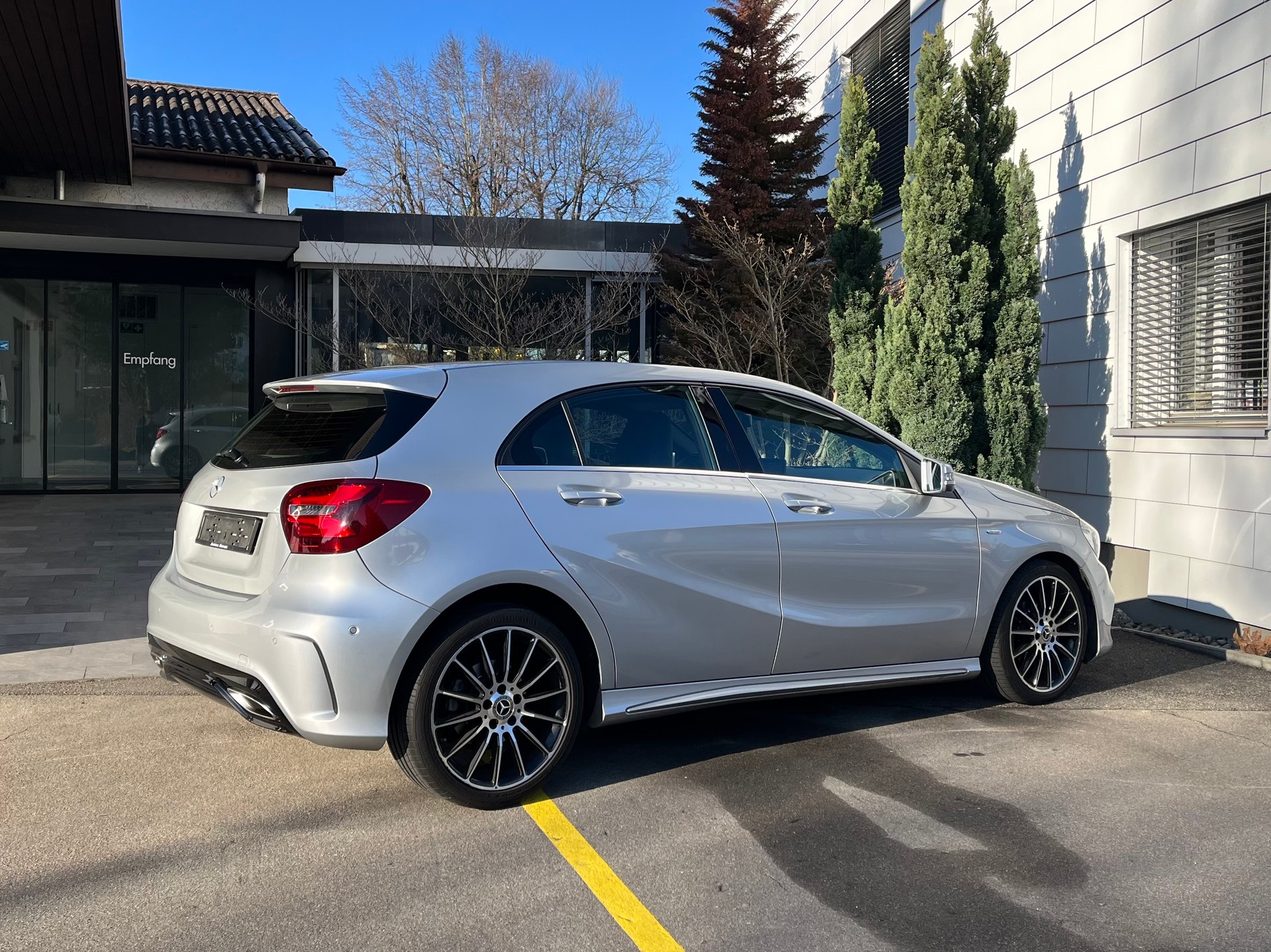 MERCEDES-BENZ A 180 CDI AMG Line 7G-DCT *Top-Zustand*Automat*Servicegepflegt*-image-2