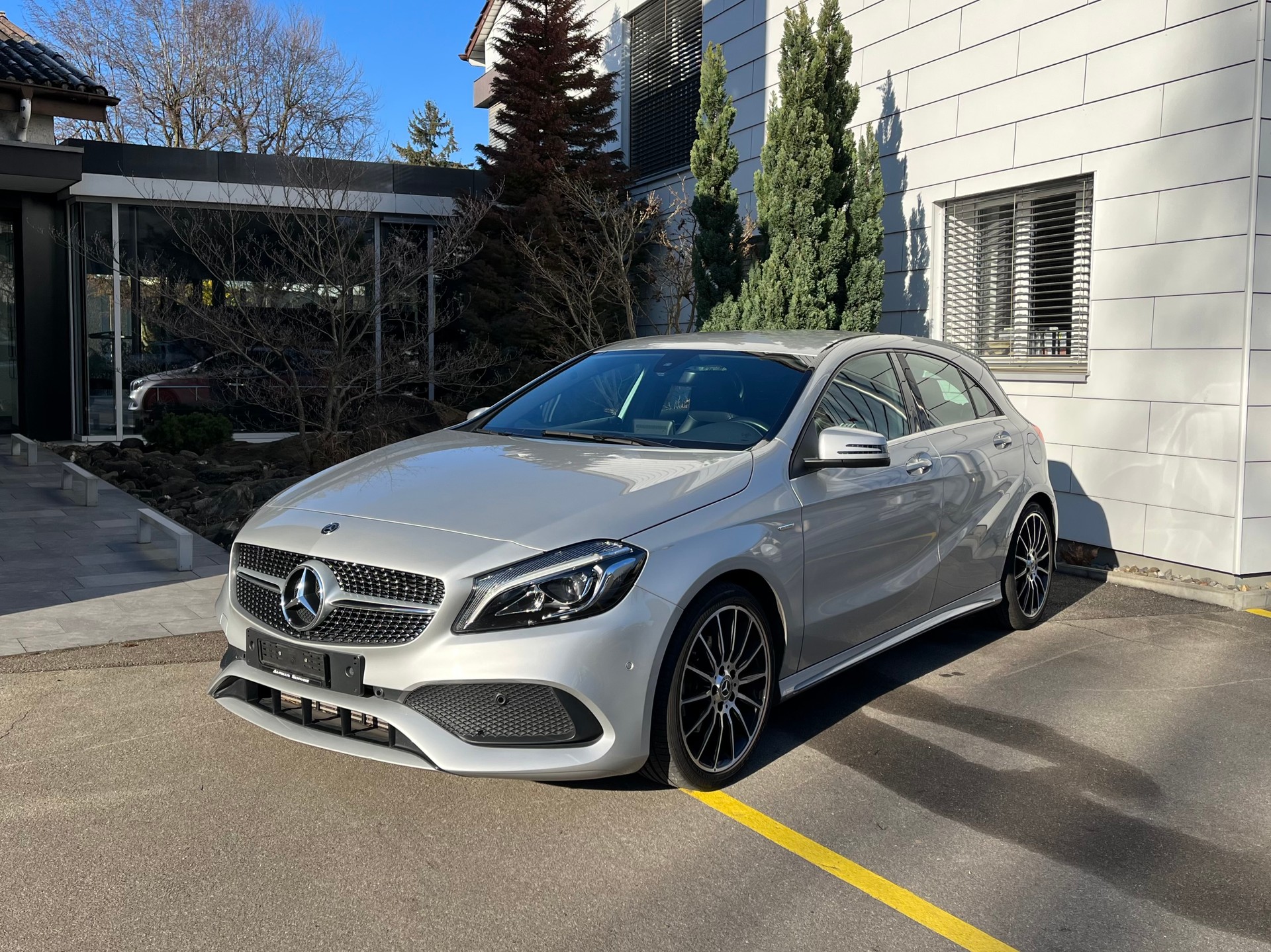 MERCEDES-BENZ A 180 CDI AMG Line 7G-DCT *Top-Zustand*Automat*Servicegepflegt*-image-1