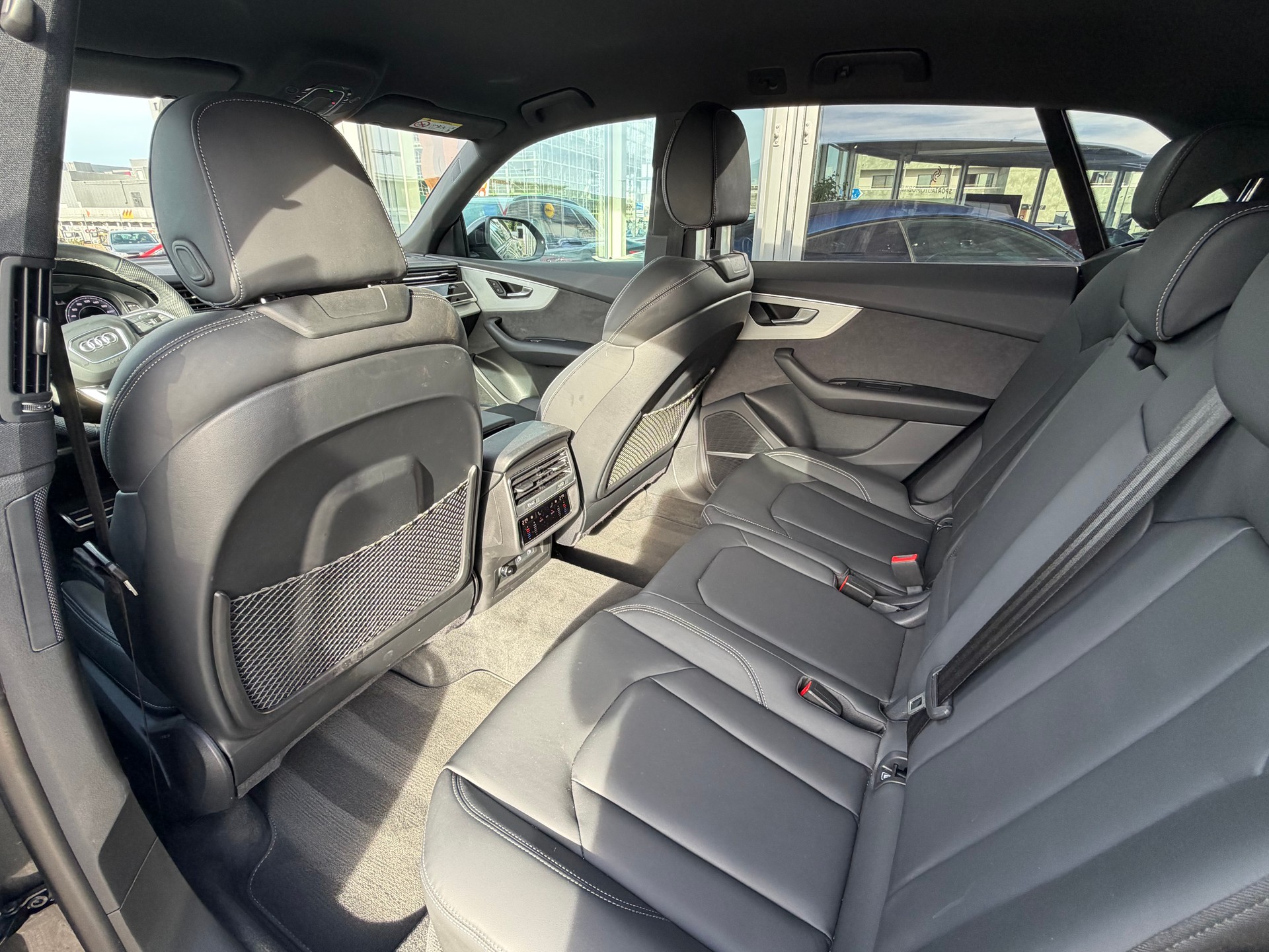 AUDI Q8 SUV 50TDI quattro 210 kW tiptronic *CH Auto - Gratis Service 10 Jahre*-image-11