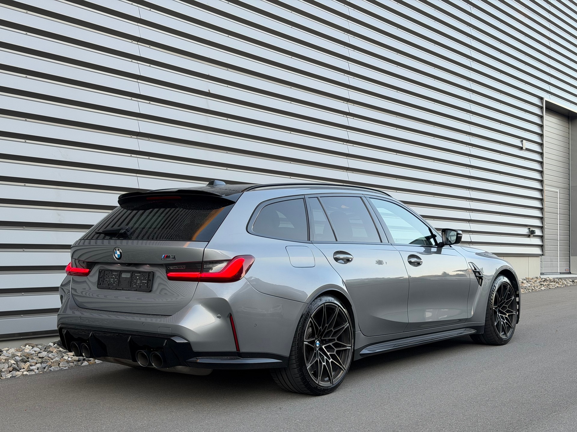 BMW M3 Touring xDrive Competition M-showroom-element-2