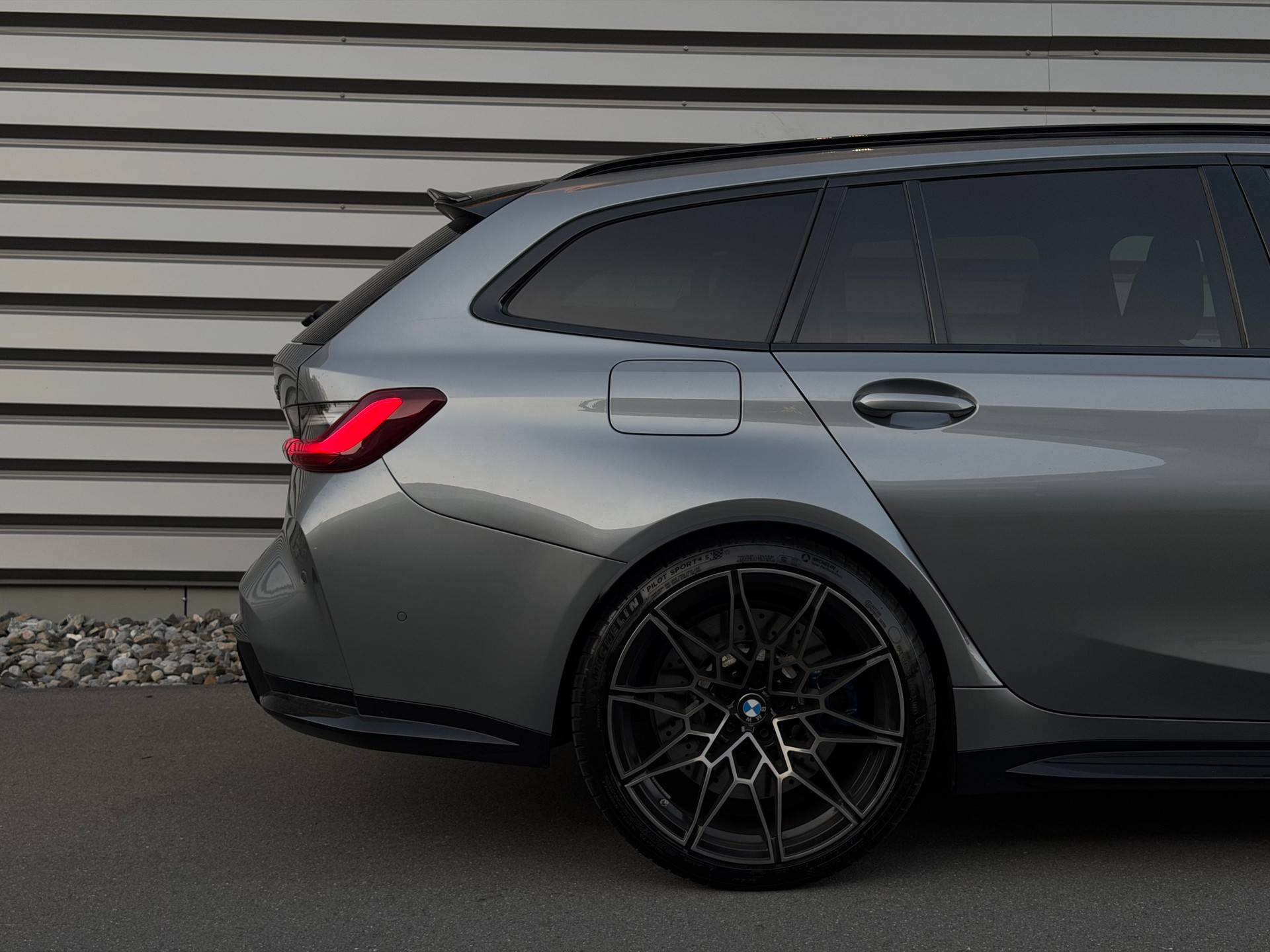 BMW M3 Touring xDrive Competition M-image-8