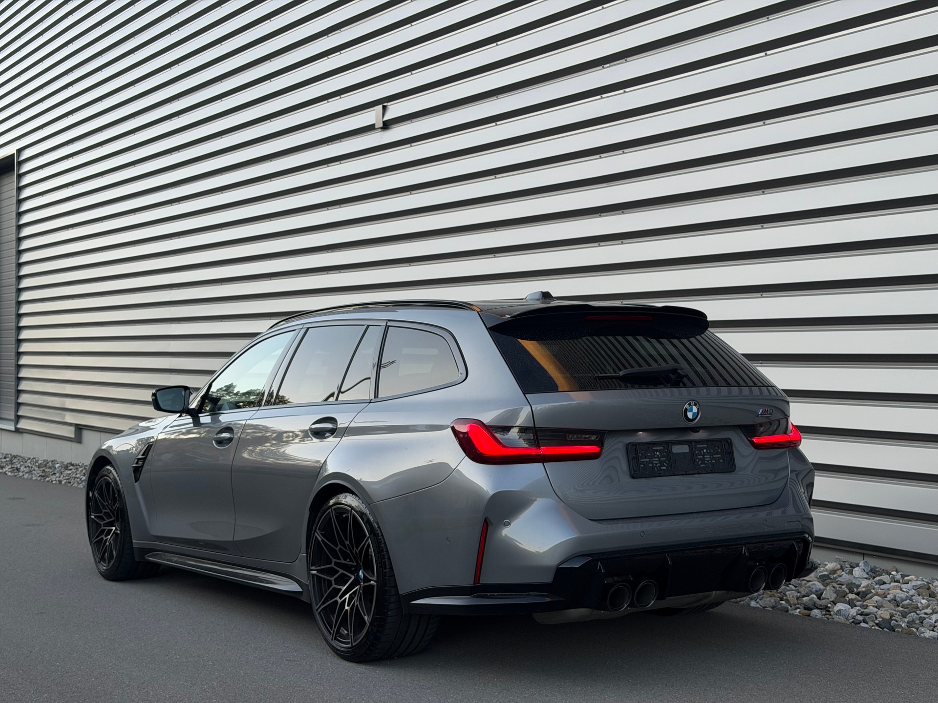 BMW M3 Touring xDrive Competition M-image-4