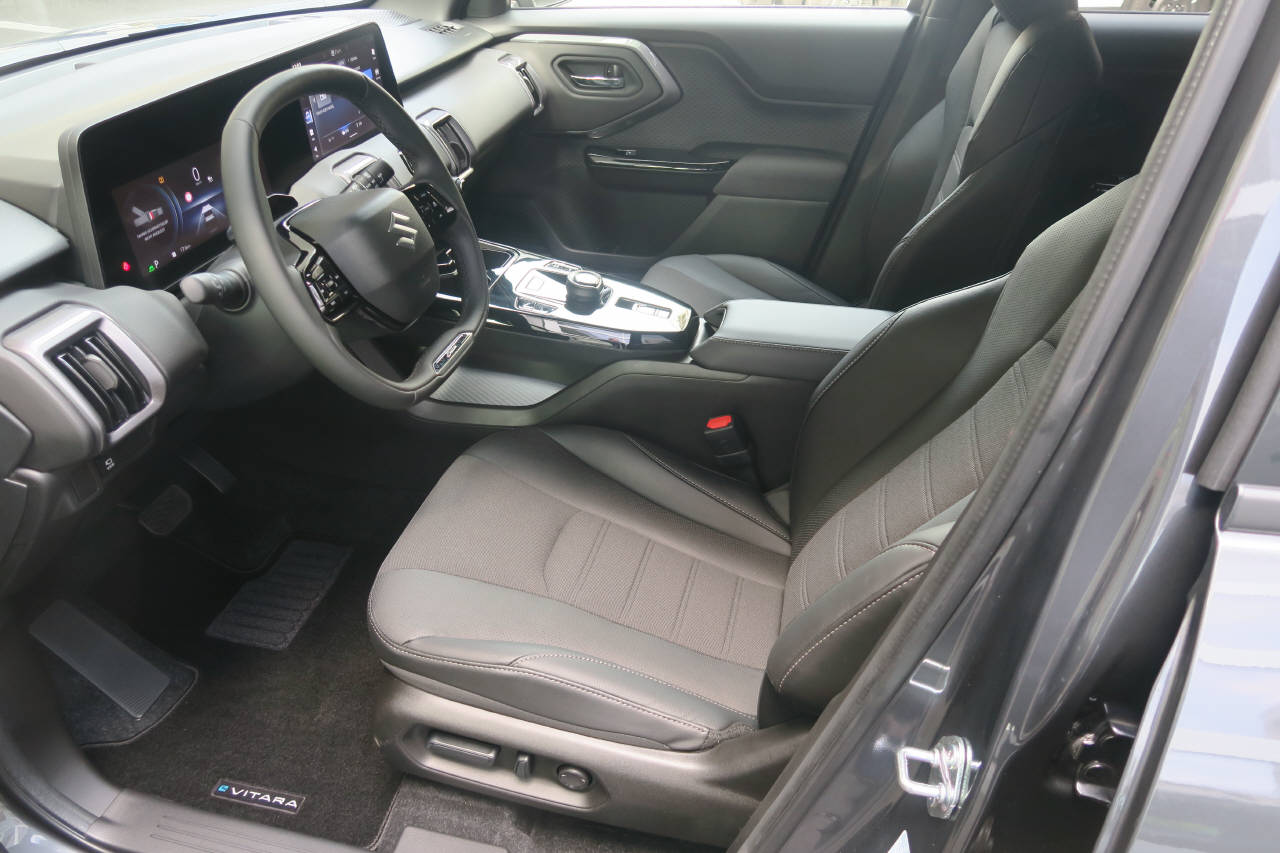 SUZUKI e Vitara Piz Sulai Top 4x4-showroom-element-3