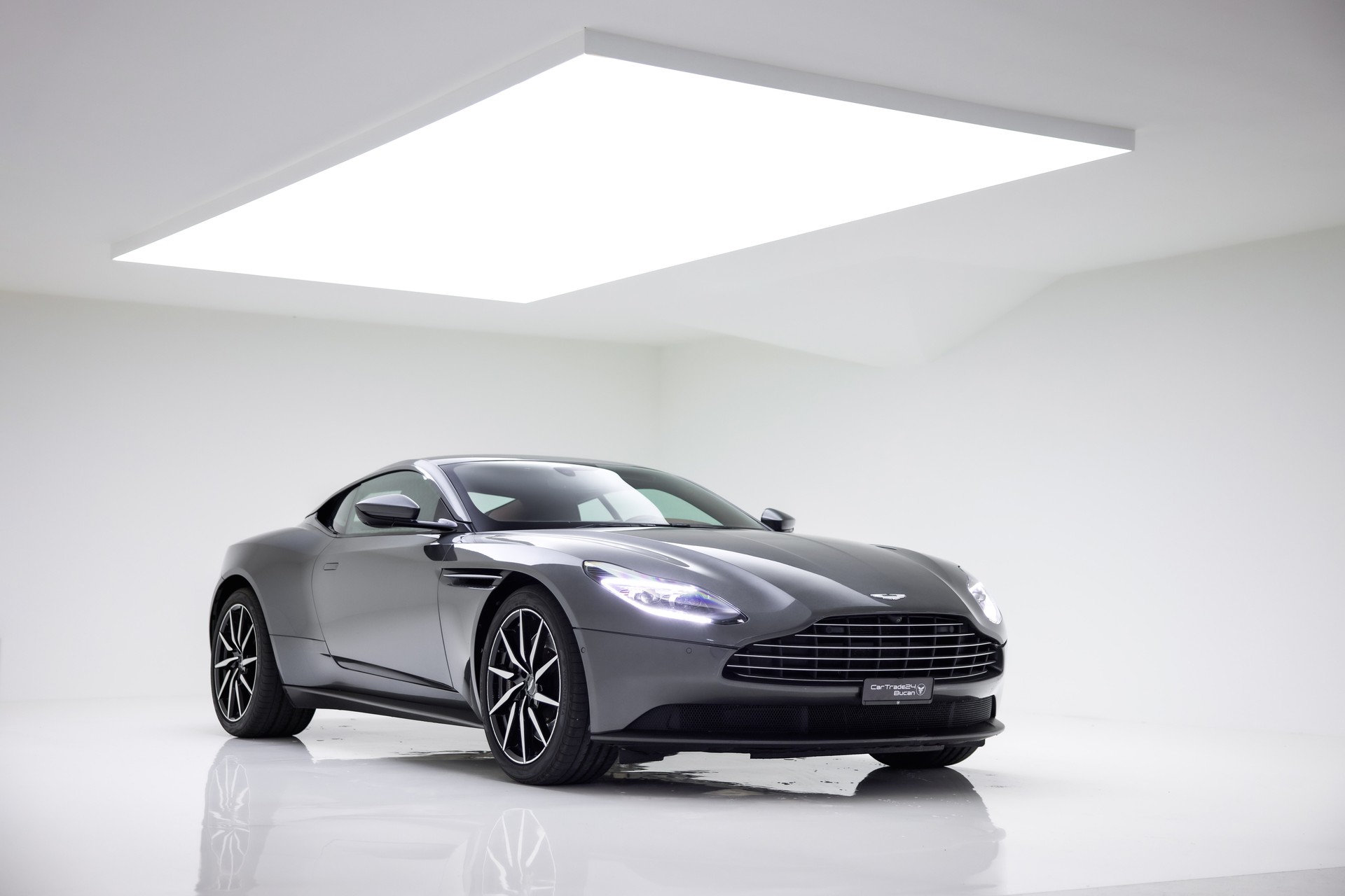 ASTON MARTIN DB11 V8 Touchtronic 3-showroom-element-2