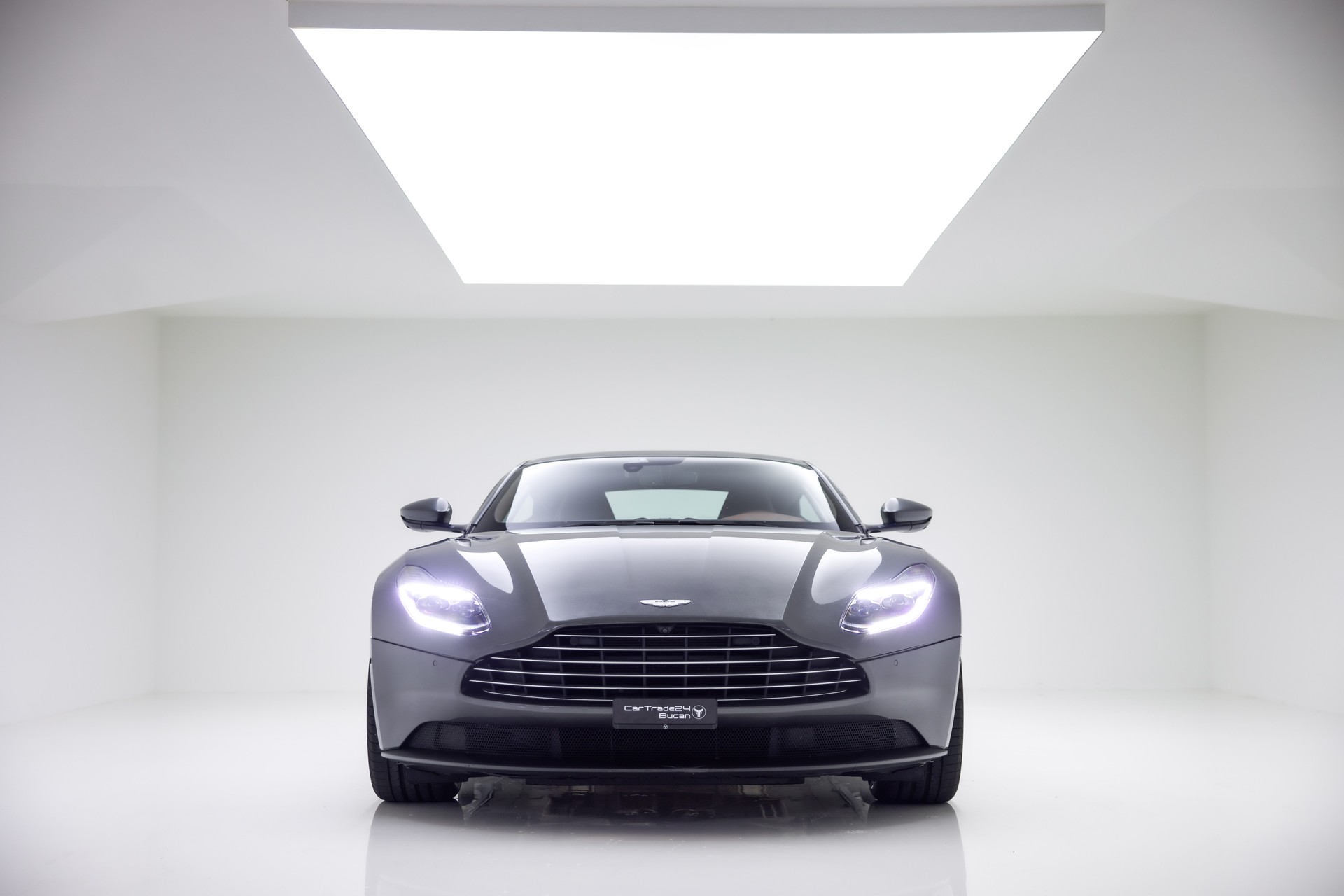 ASTON MARTIN DB11 V8 Touchtronic 3-showroom-element-1